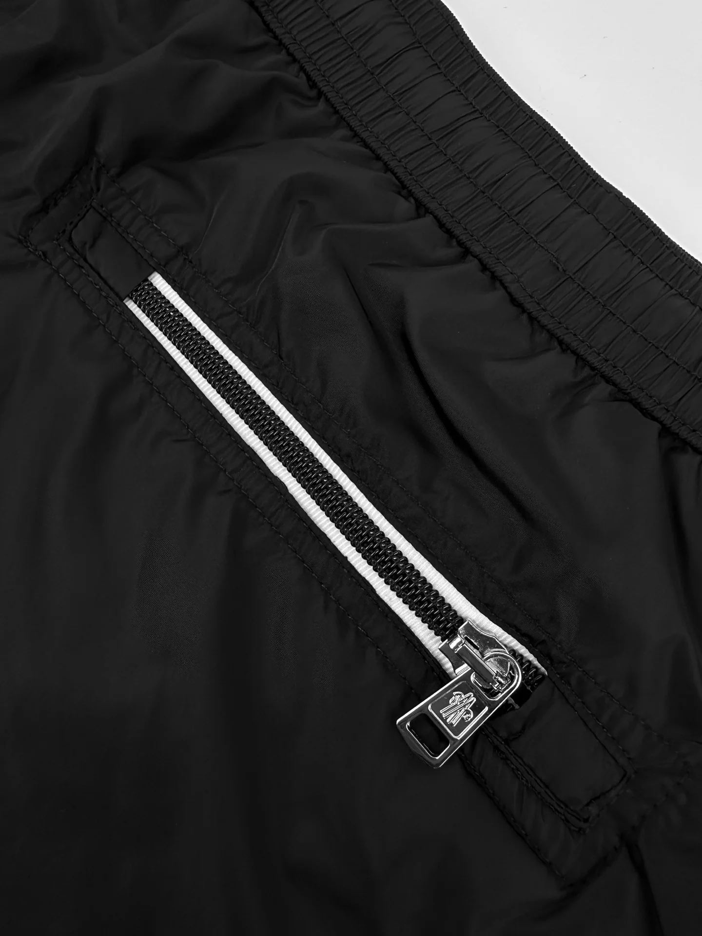 몽클레어 패치 라벨 메시 나일론 남성 반바지 상세 이미지 9