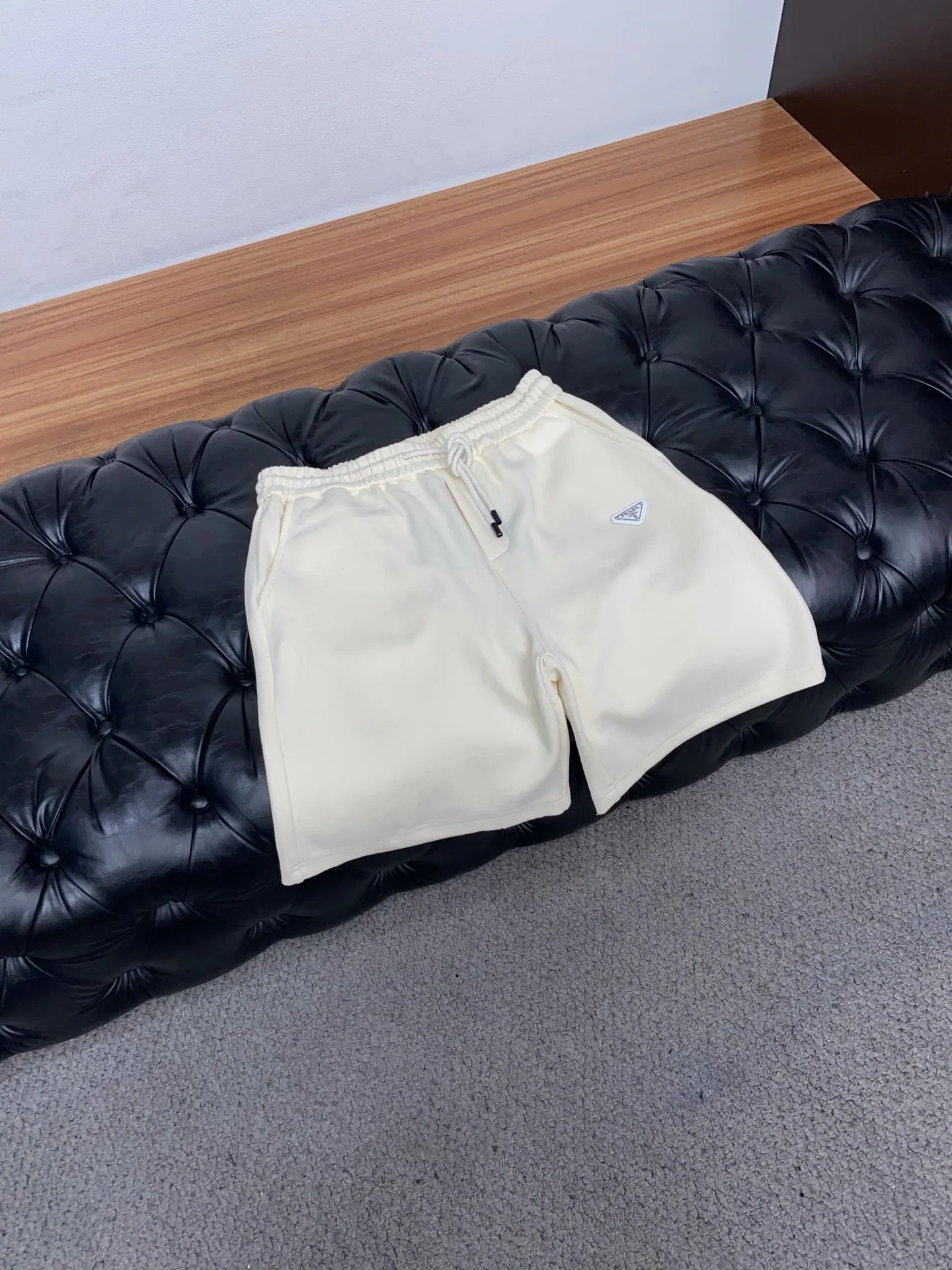 프라다 남성 반바지 SS 53025 Prada Shorts 상세 이미지 6