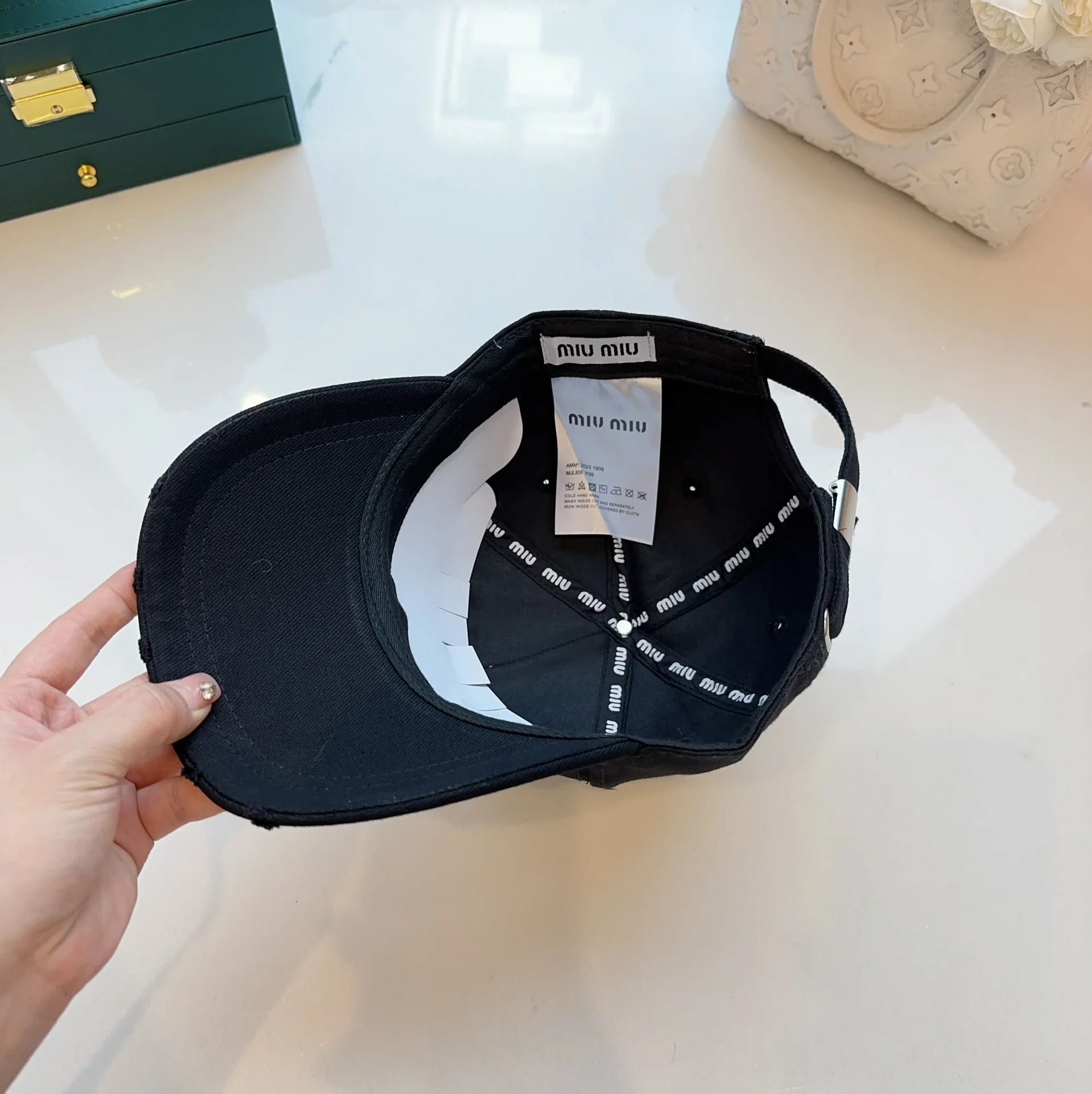 미우미우 모자 81074 Miu Miu Cap 상세 이미지 5