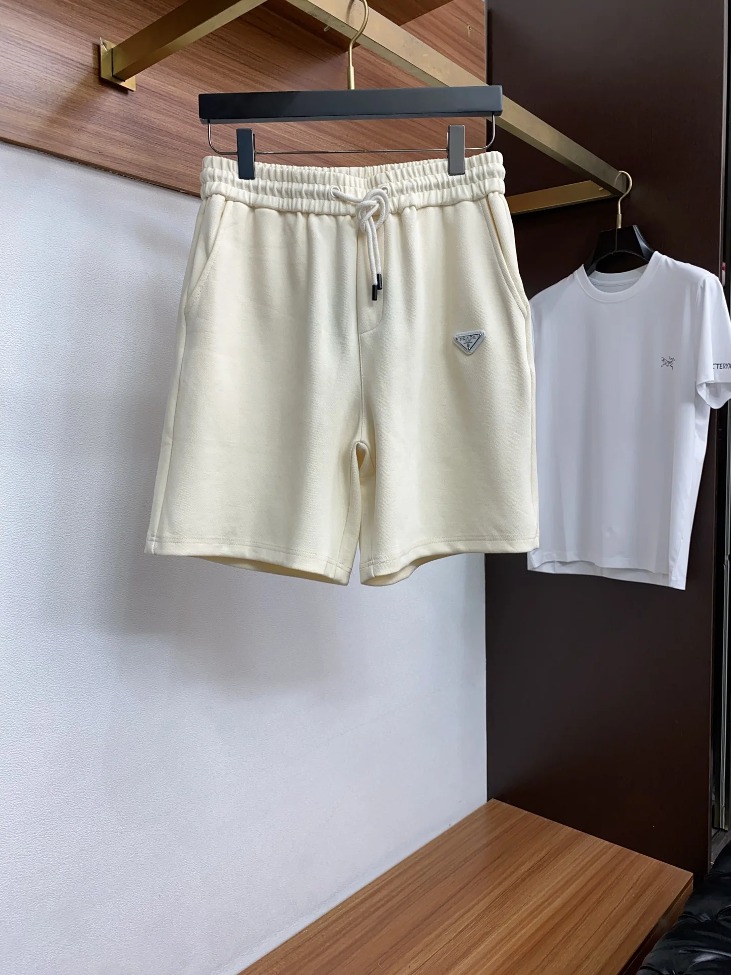 프라다 남성 반바지 SS 53025 Prada Shorts 상세 이미지 1