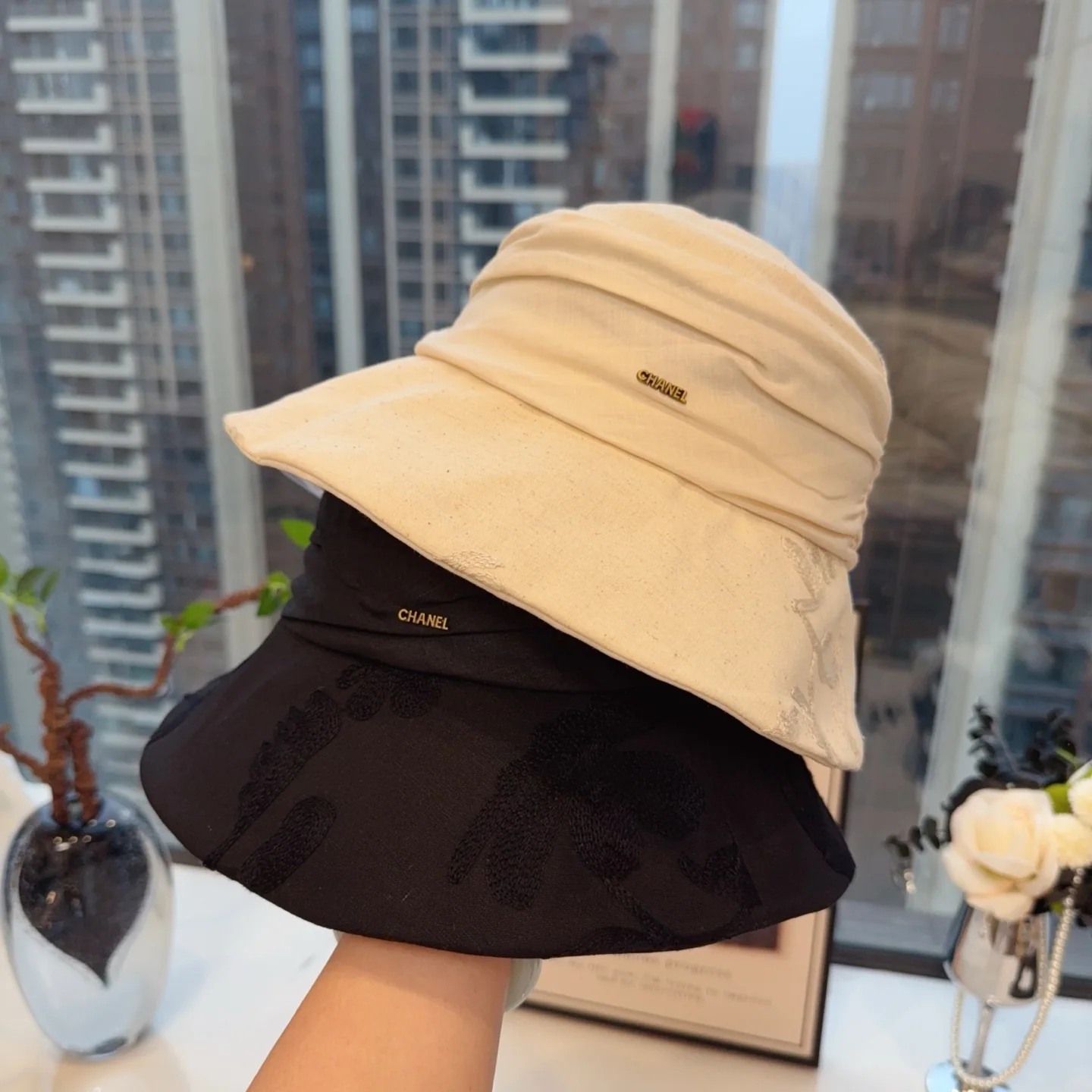 샤넬 린넨 자수 메시 피셔맨 햇 상세 이미지 9