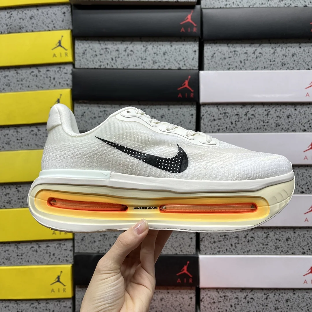 나이키 [CG] 보메로 프리미엄 IQ4035-100 201984 Nike Vomero Premium Sail Coconut Milk 상세 이미지 3