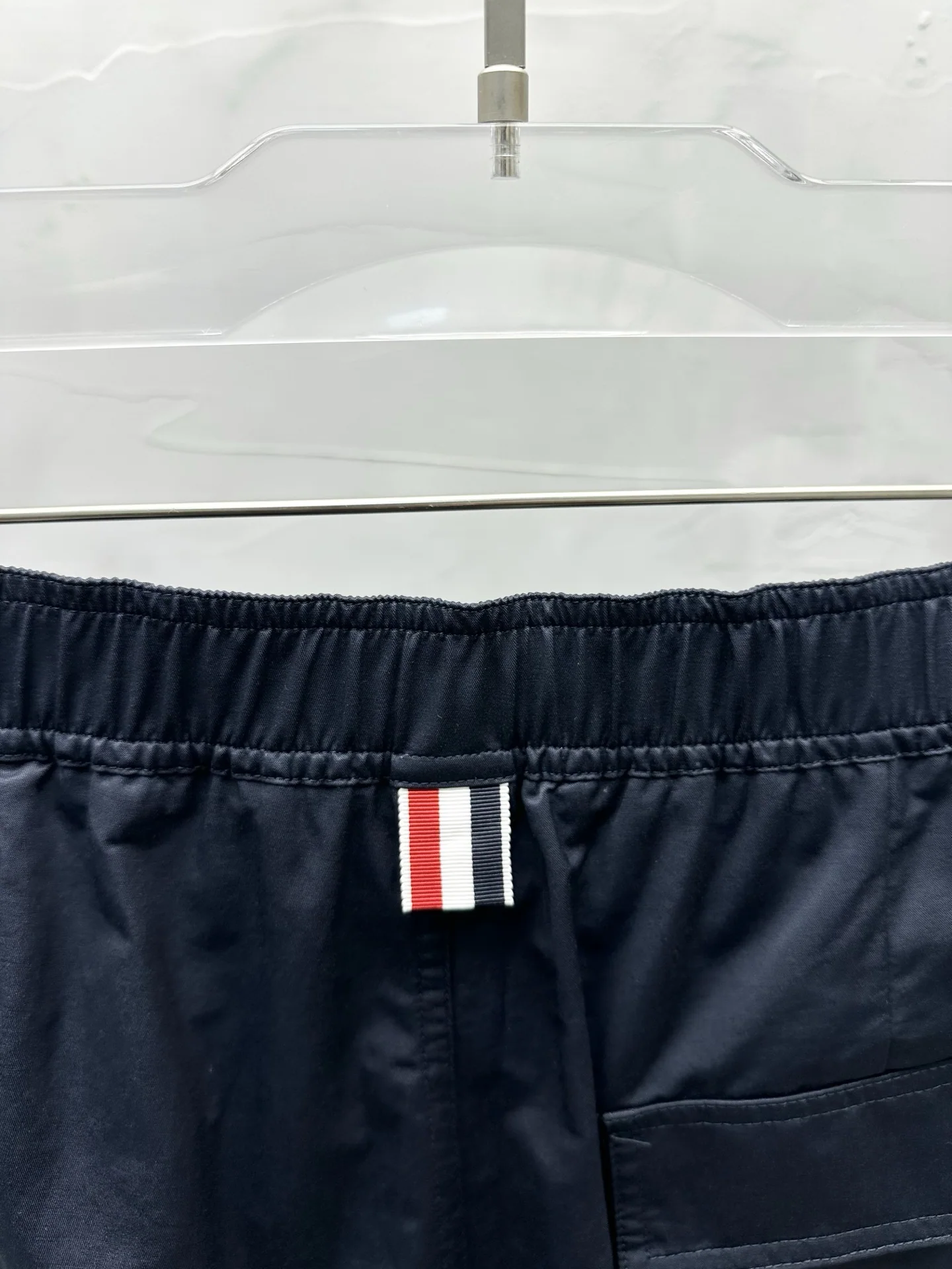 톰브라운 4 바 스트라이프 나일론 테이퍼드 반바지 상세 이미지 7