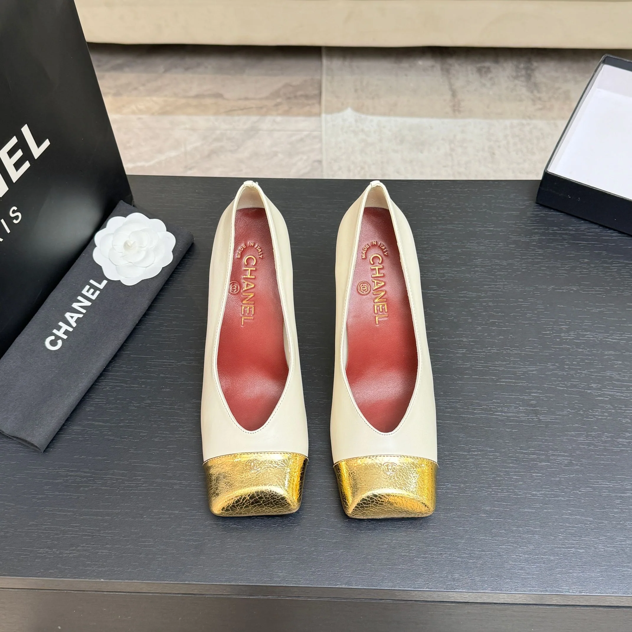 샤넬 더블 C 스티치 스퀘어토 오픈백 샌들 상세 이미지 1