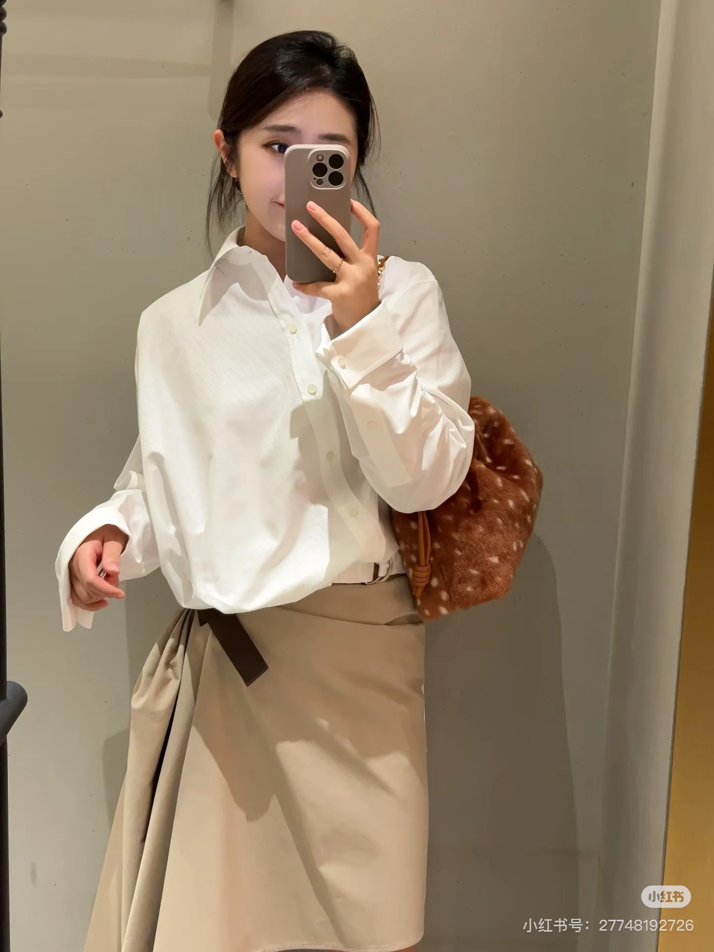 로에베 비대칭 실루엣 벨티드 여성 셔츠 상세 이미지 9