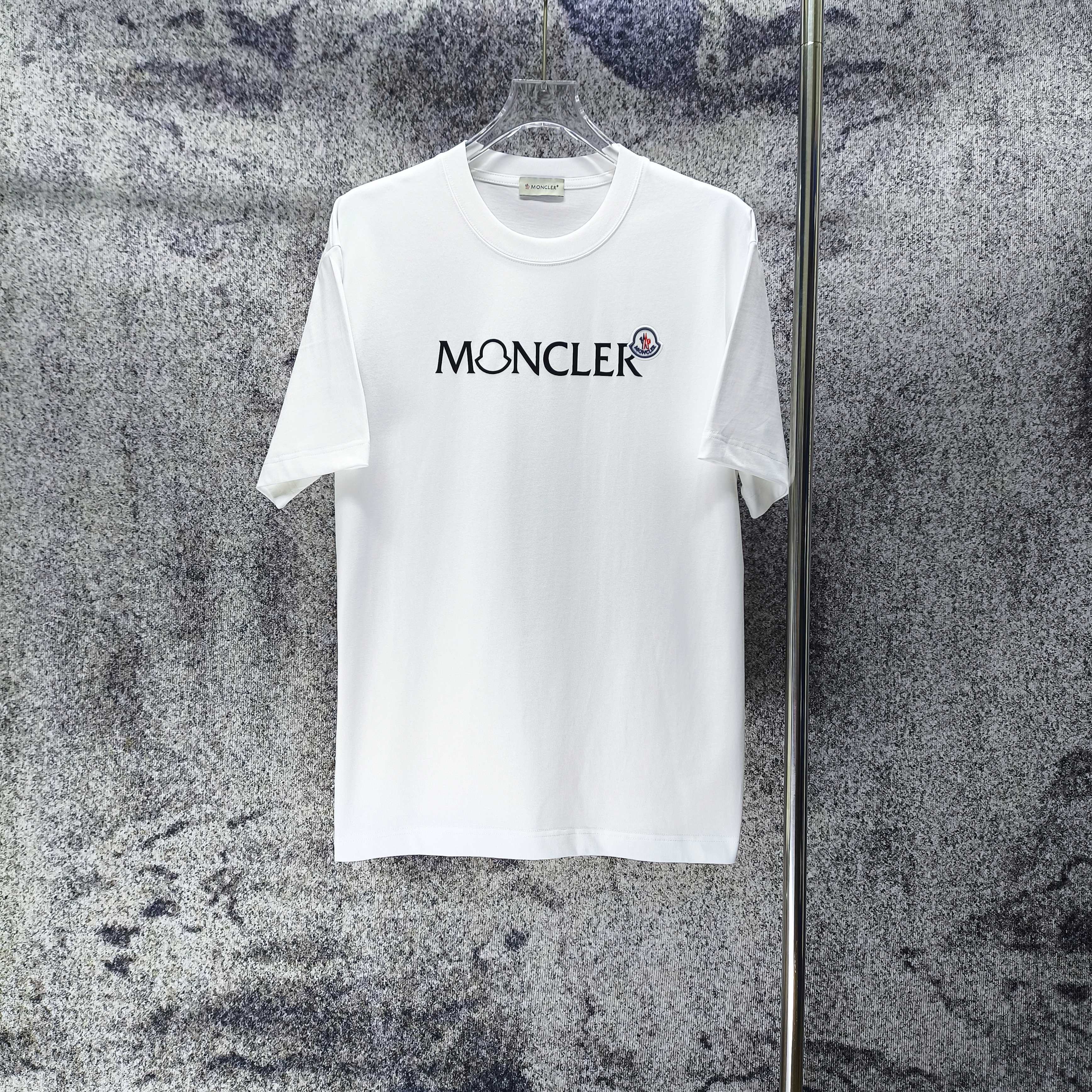 몽클레어 플로키 가공 실리콘 패치 반팔 티셔츠 상세 이미지 1