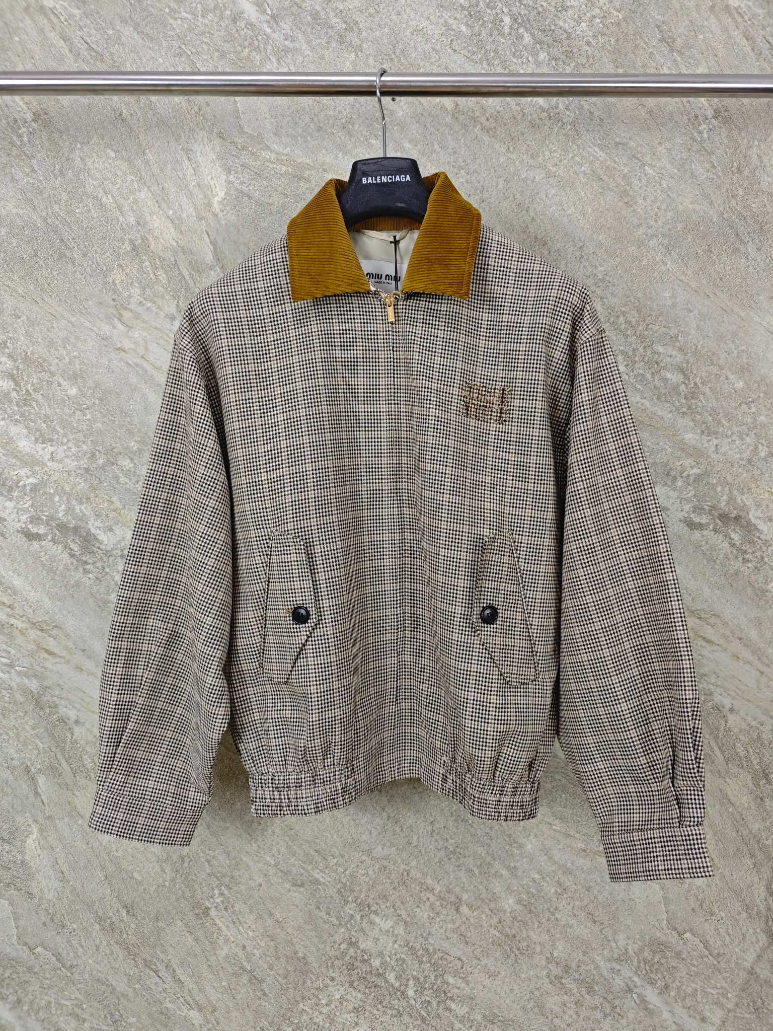 미우미우 체크무늬 카라 코트 25FW