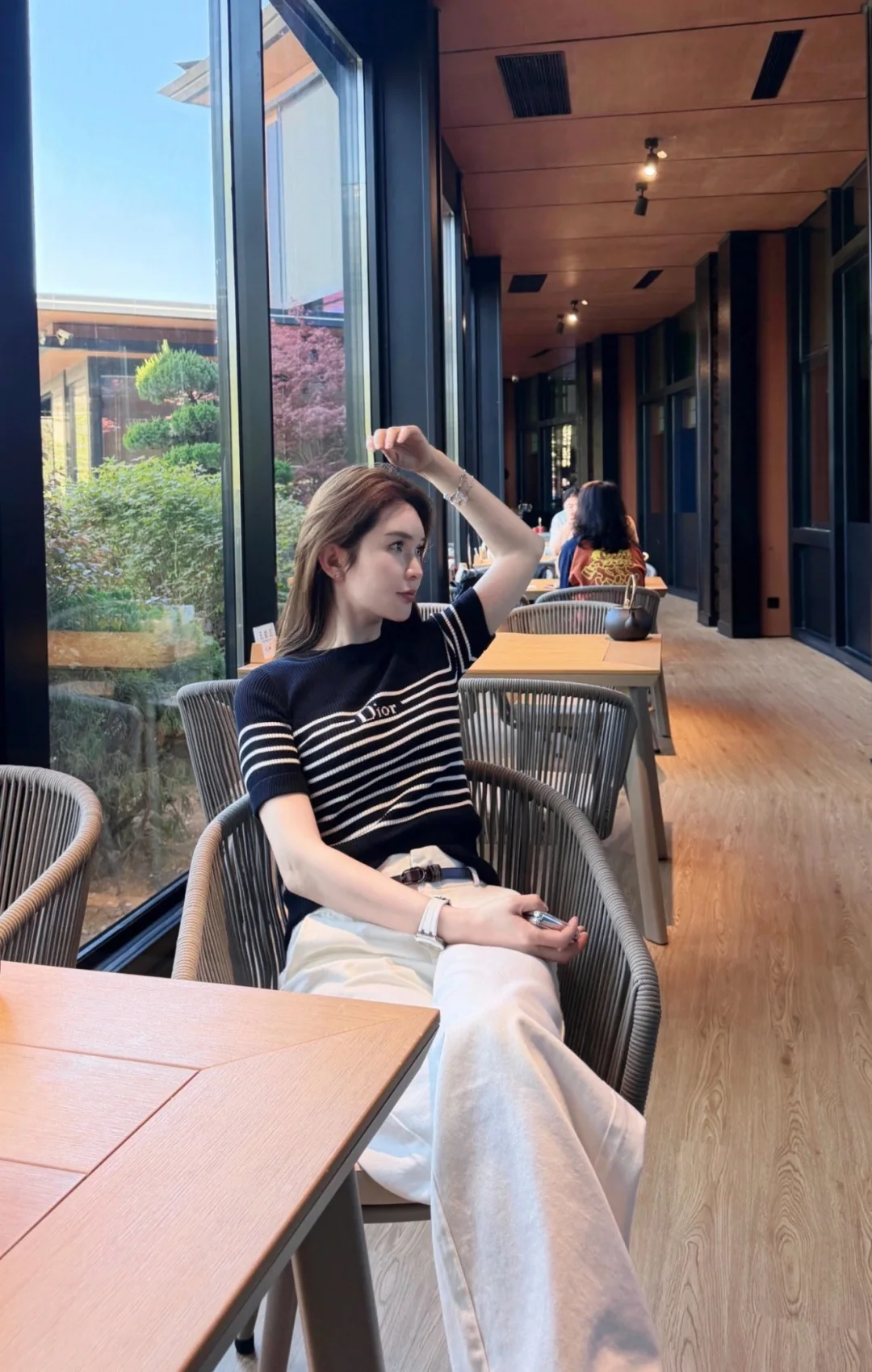 디올 여성 슬림핏 반팔 티셔츠 상세 이미지 5