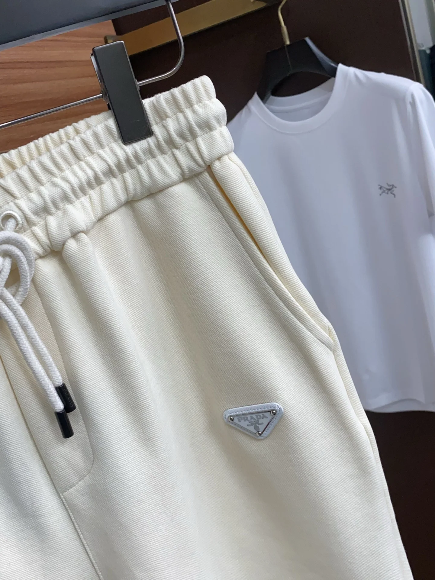 프라다 남성 반바지 SS 53025 Prada Shorts 상세 이미지 3