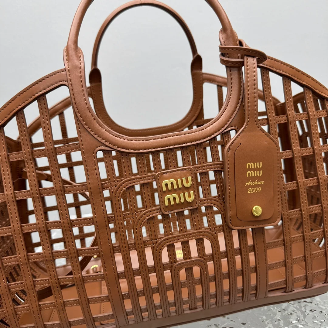 미우미우 MIMI 가죽 바스켓백 대형 가방 상세 이미지 5