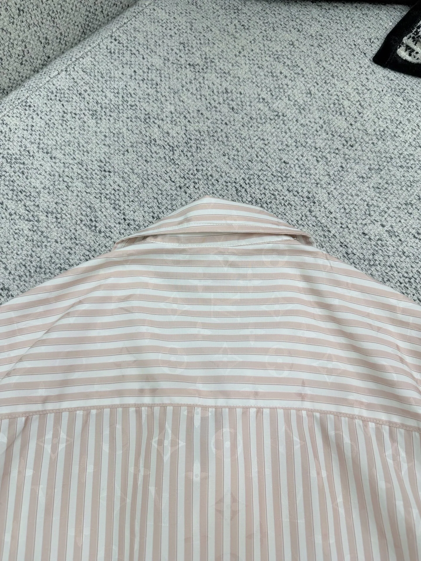 루이비통 뉴 모노그램 스트라이프 반팔 티셔츠 26 SS 상세 이미지 9