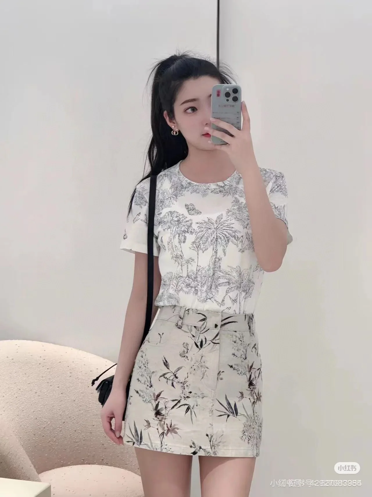 디올 여성 린넨 코튼 나비 프린트 반팔 티셔츠 상세 이미지 1