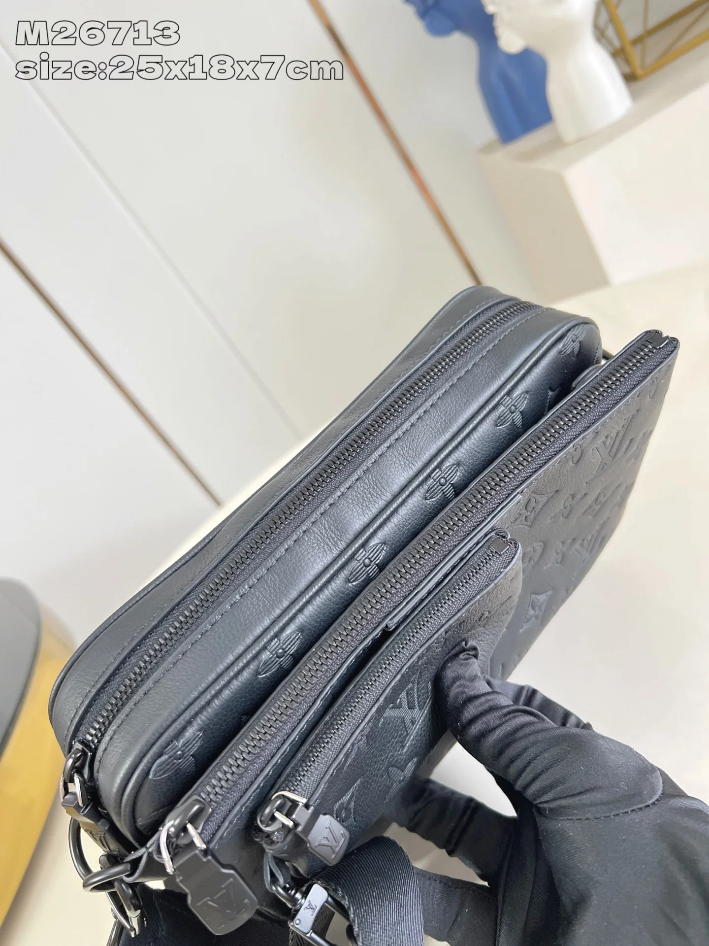 루이비통 모노그램 섀도우 블랙 메신저백 M26713 상세 이미지 7