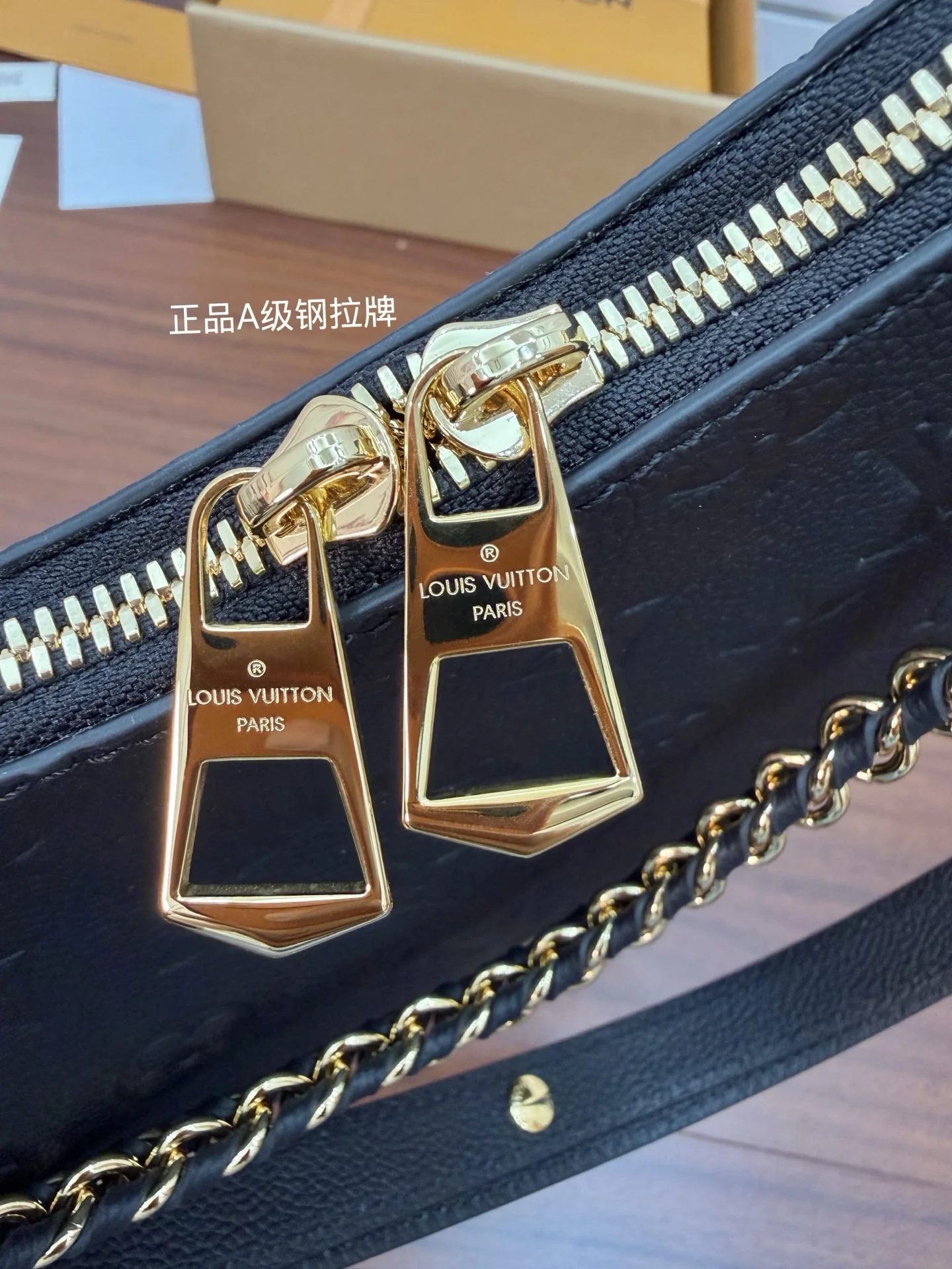 루이비통 M12930 가방 상세 이미지 4