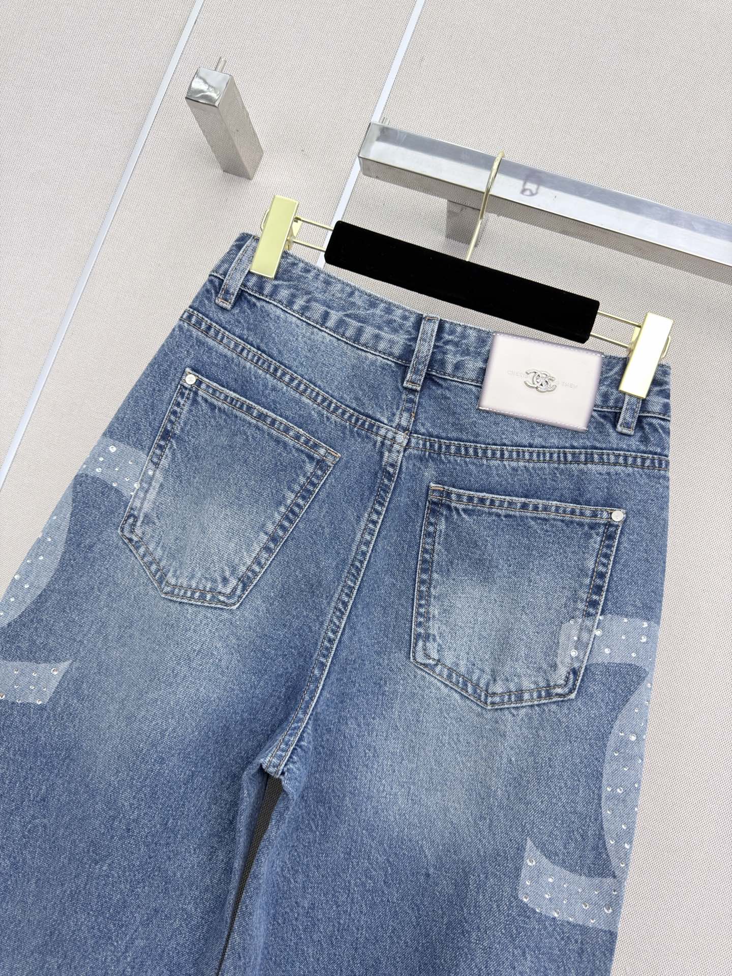 샤넬 라인스톤 더블 C 프린트 스트레이트 레그 여성 바지 상세 이미지 8