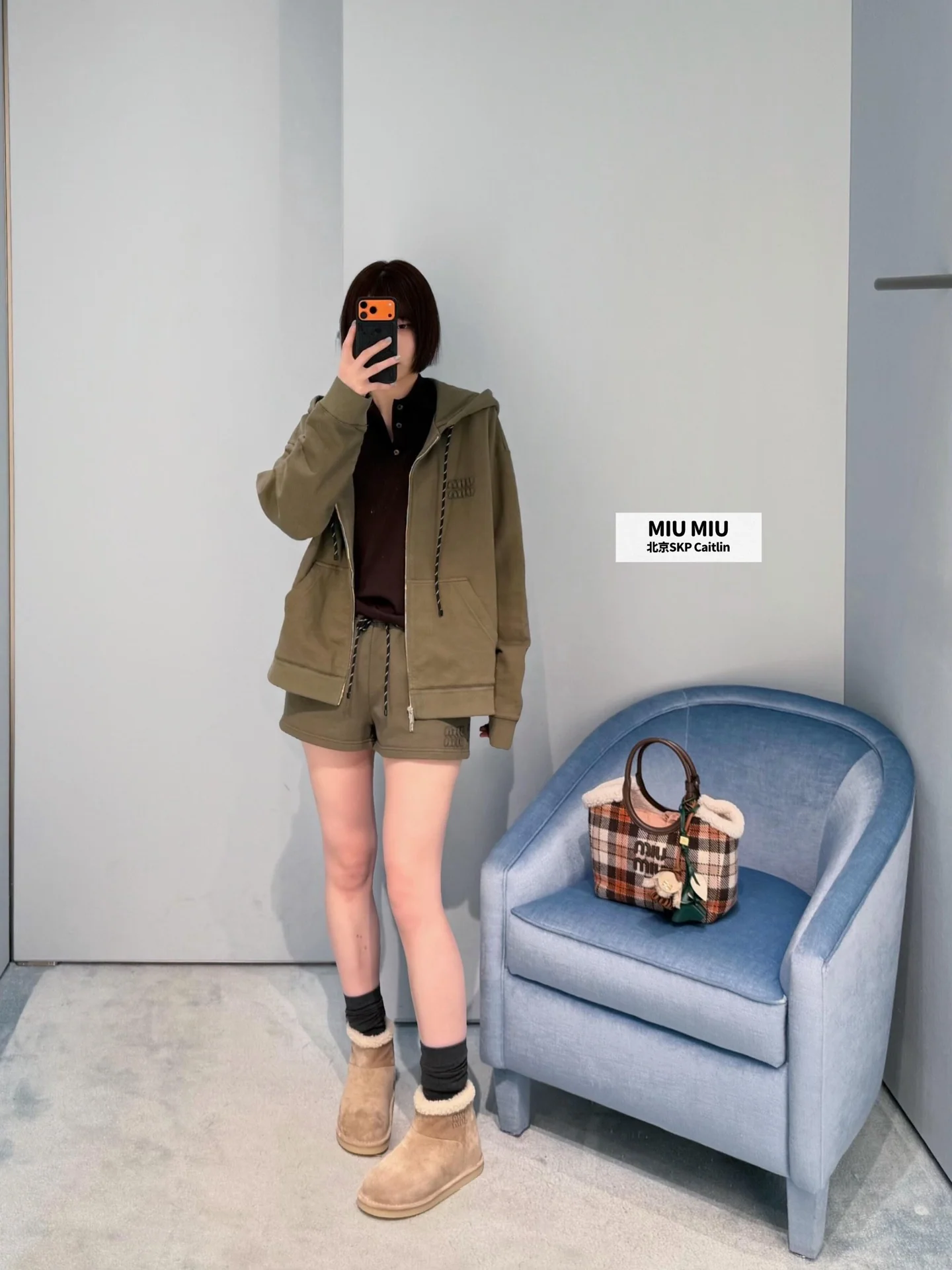 미우미우 올리브그린 자수 로고 파커 세트(자켓+반바지) 26 SS 상세 이미지 4