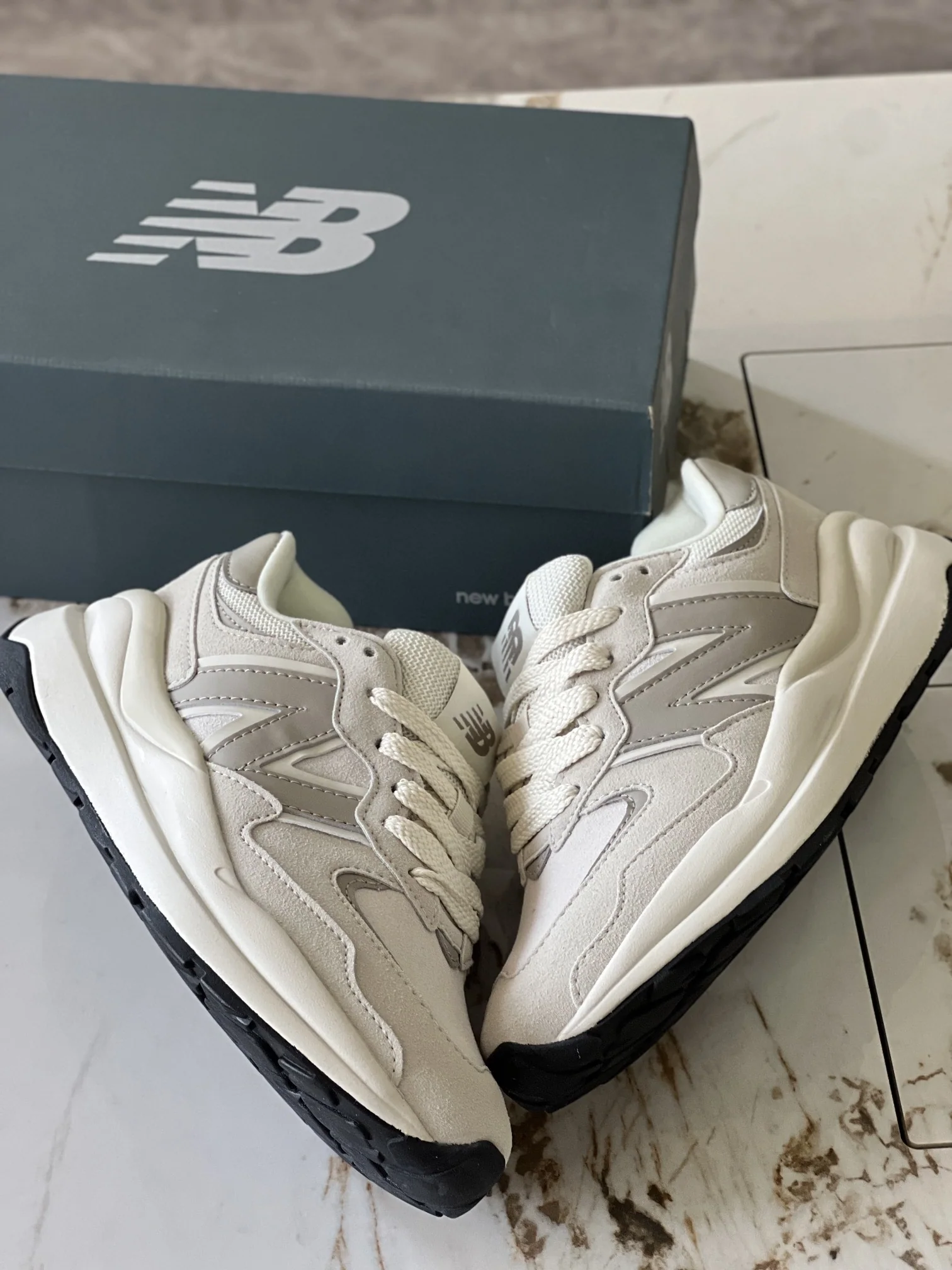뉴발란스 M5740 스웨이드 남성 신발 상세 이미지 2