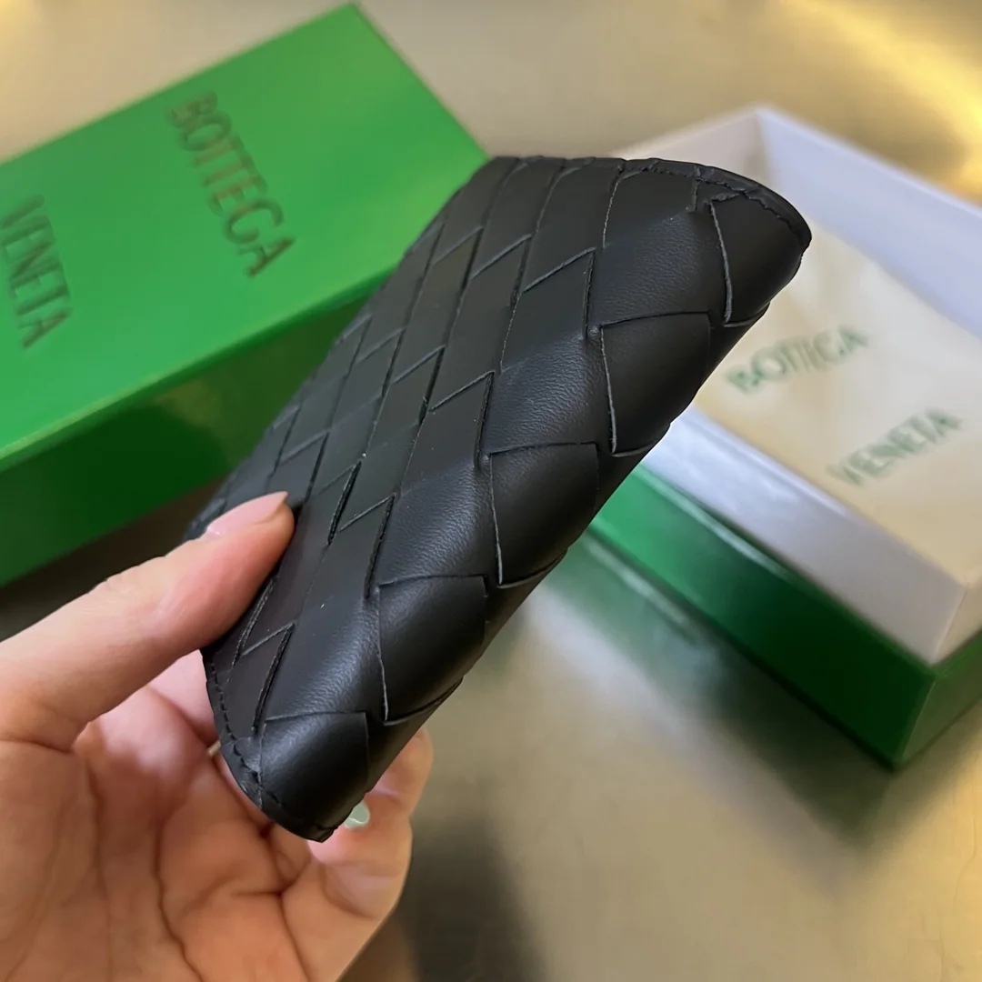 보테가베네타 바이폴드 세로형 소가죽 지갑 상세 이미지 4