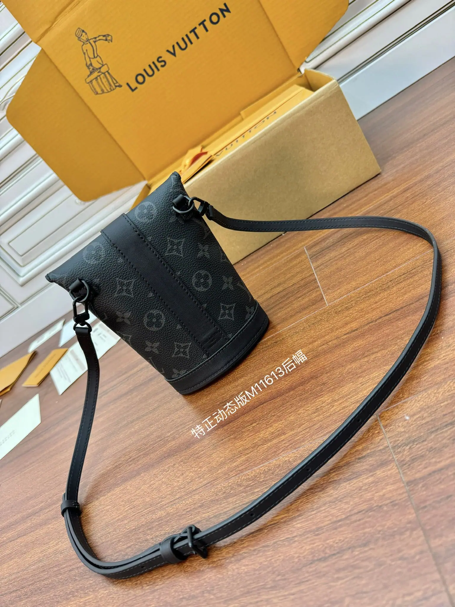 루이비통 M11613 가방 상세 이미지 2