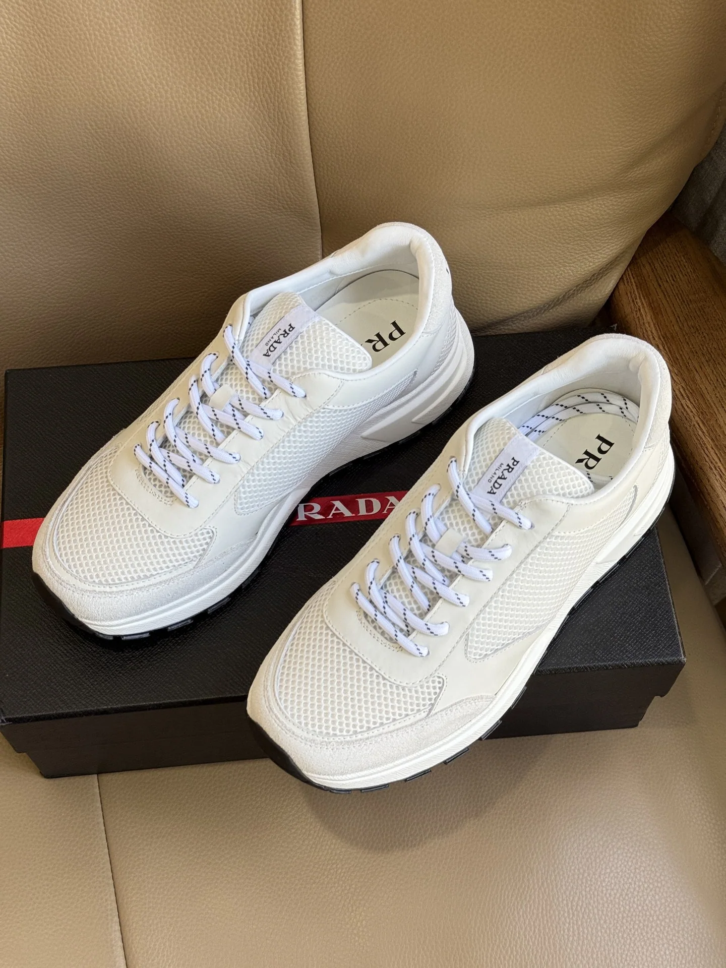 프라다 메시 어퍼 남성 스니커즈 148133