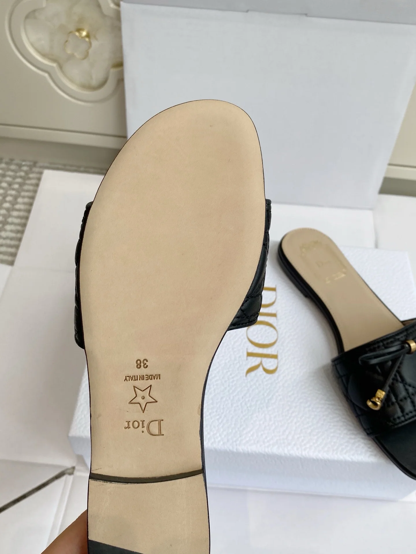 디올 까나쥬 퀼팅 보우 스트랩 샌들 상세 이미지 9