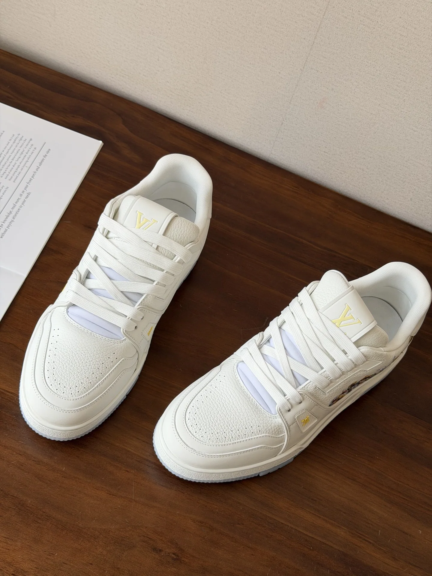 루이비통 LV Trainer 2026 플로럴 자수 스니커즈 상세 이미지 9