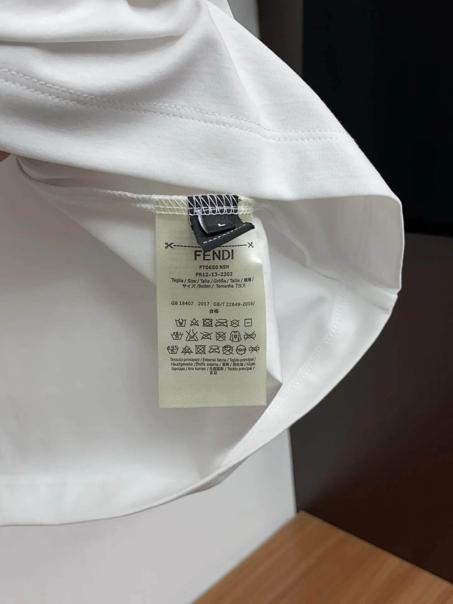 펜디 남성 반팔 티셔츠 2026 FW 상세 이미지 6