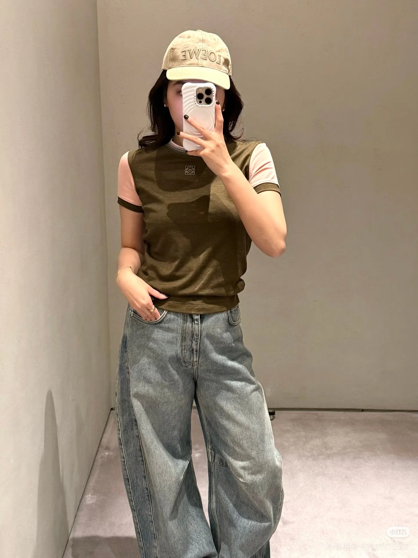로에베 올리브그린 컬러 블록 반팔 티셔츠 상세 이미지 1