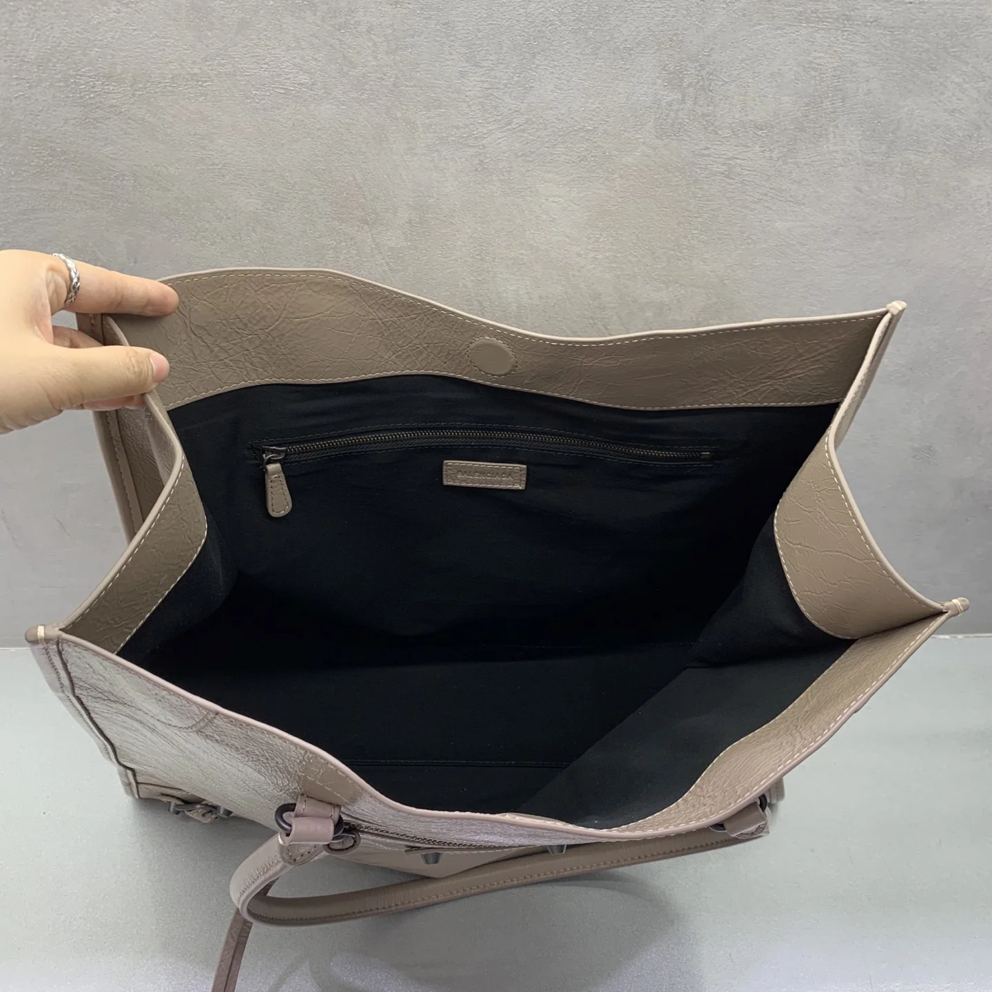 발렌시아가 르 시티 버티컬 토트 가방 상세 이미지 6