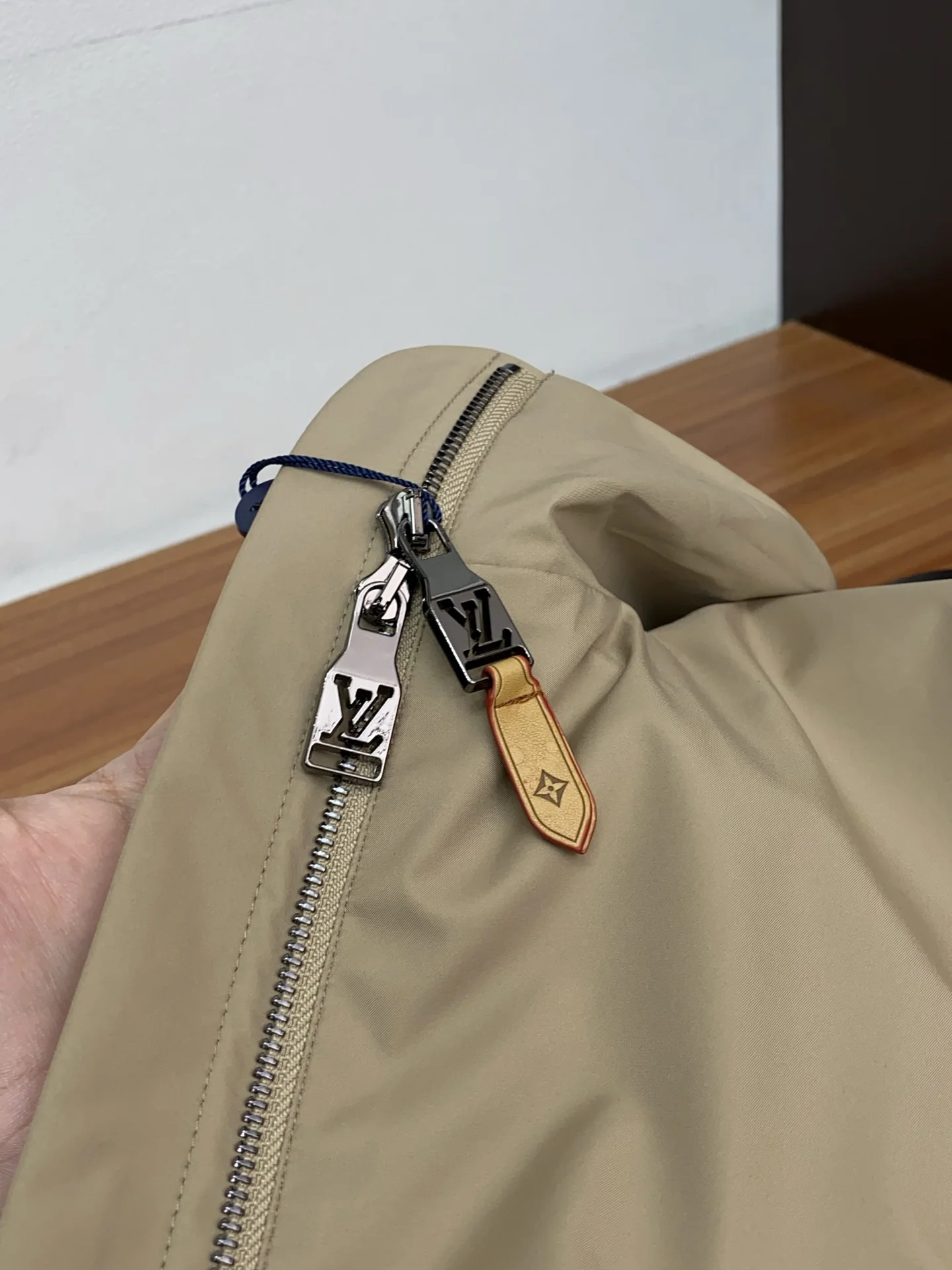 루이비통 남성 슬림핏 지퍼 캐주얼 재킷 P370 상세 이미지 8