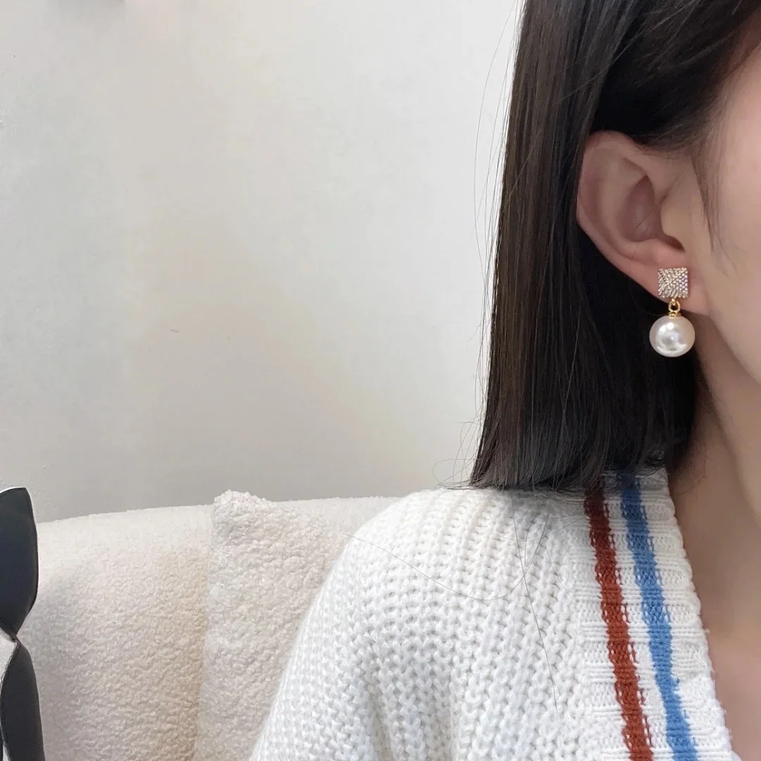 발렌티노 다이아몬드 장식 진주 귀걸이 상세 이미지 2
