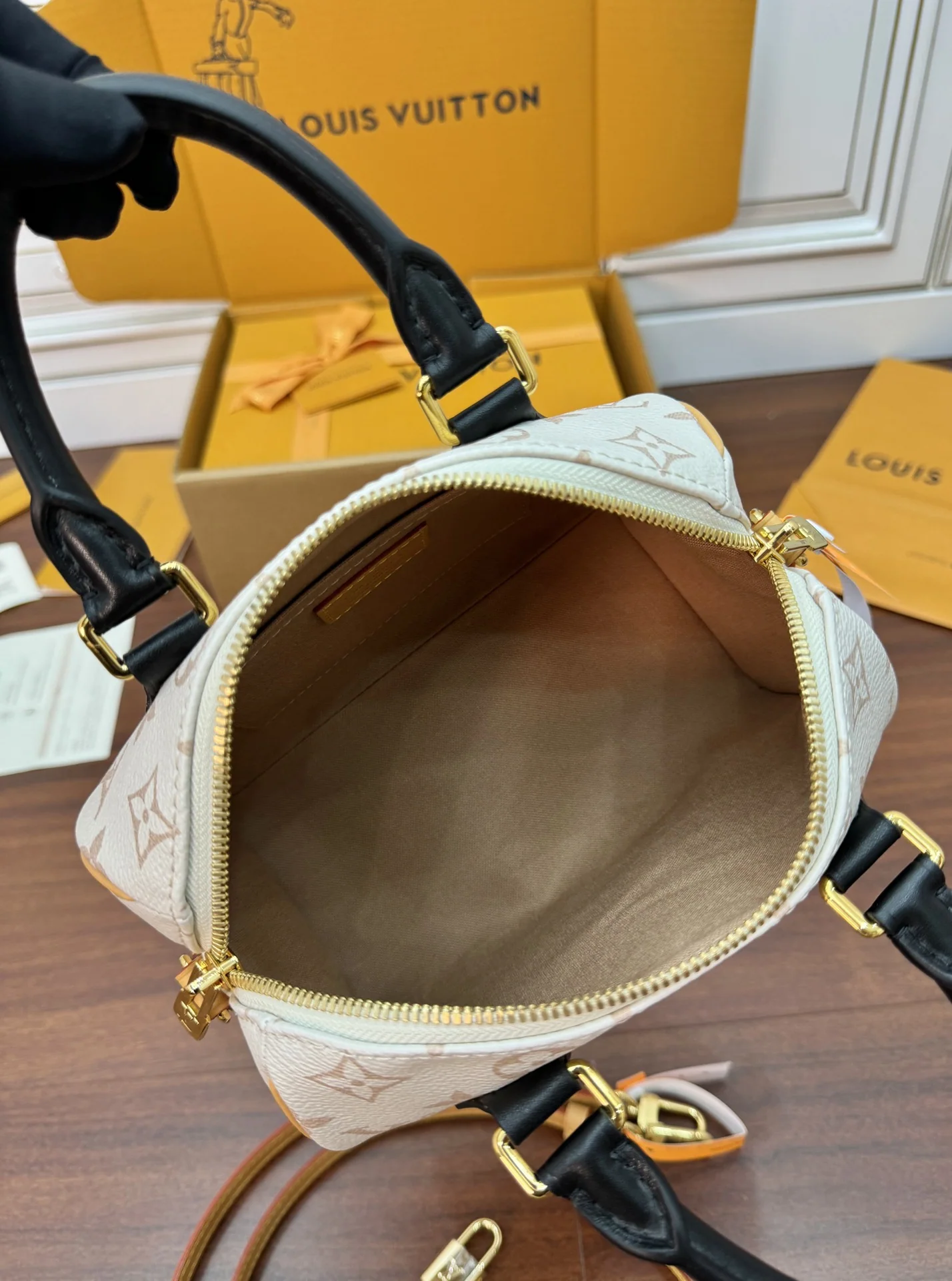 루이비통 M46906 가방 상세 이미지 3