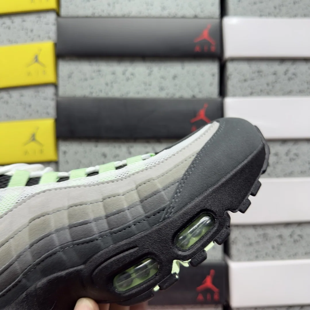 나이키 [KZ2.0] 에어 맥스 95 OG HJ5996-005 201781 Nike Air Max 95 OG Big Bubble Fresh 상세 이미지 6