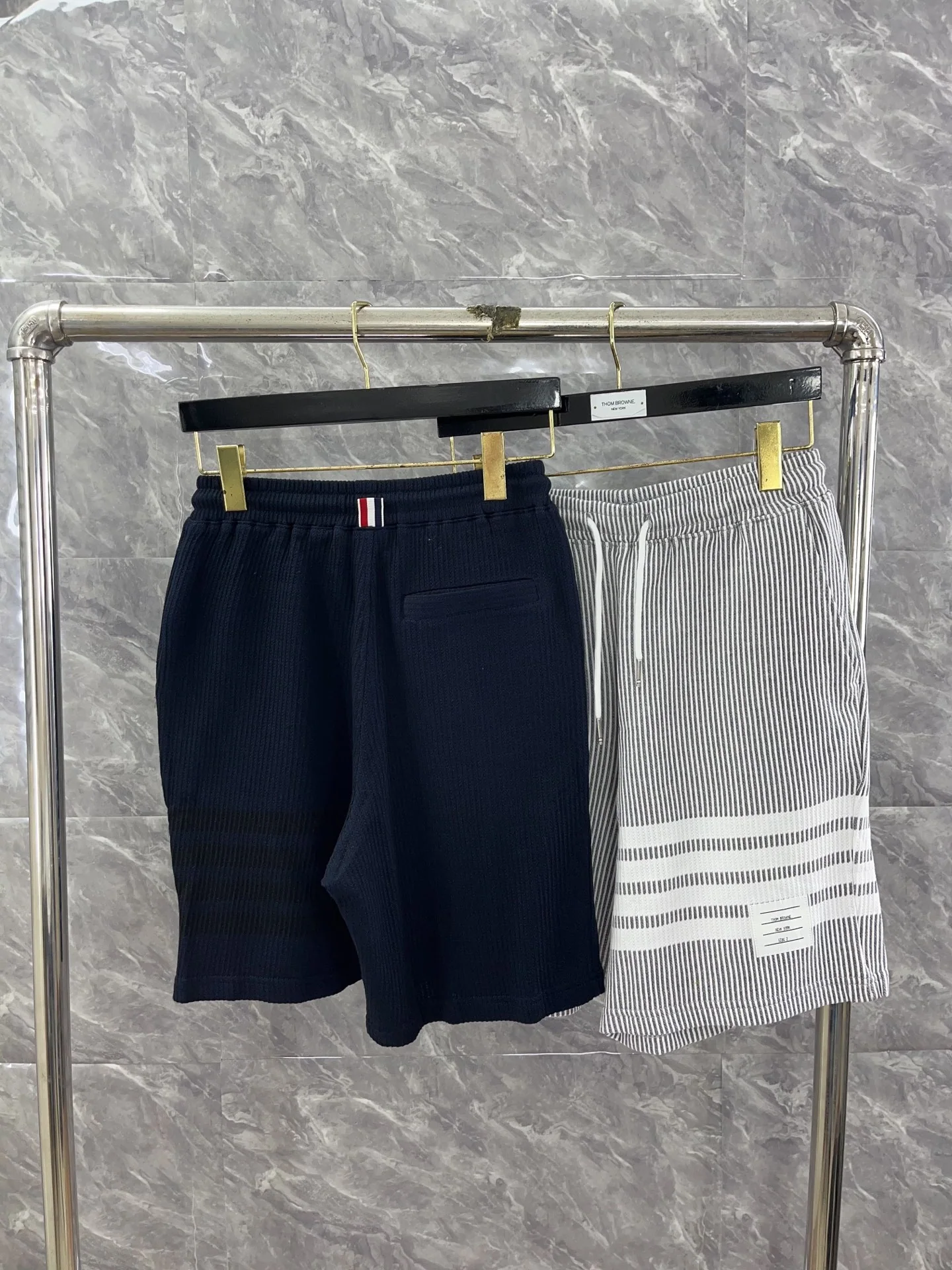 톰브라운 세로 스트라이프 니트 반바지 40399 Thom Browne Shorts 상세 이미지 3