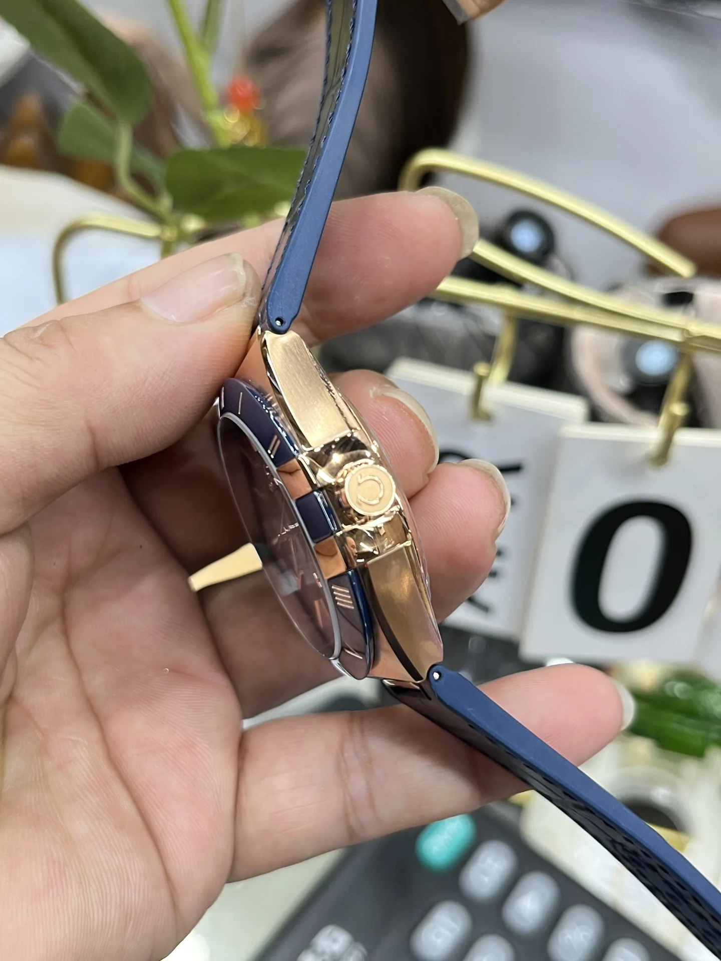 오메가 컨스텔레이션 블루 다이얼 로즈골드 남성 시계 상세 이미지 6