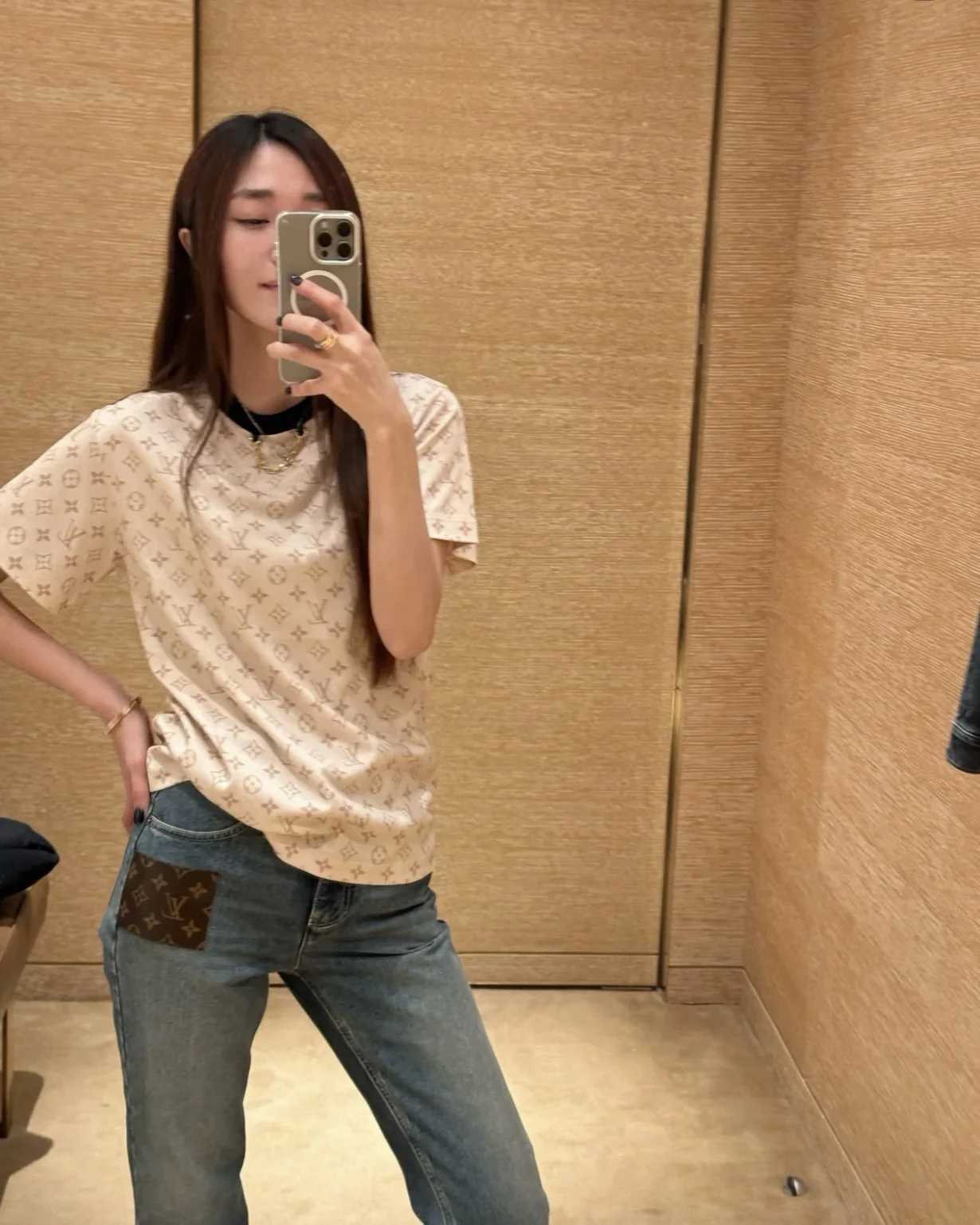 루이비통 모노그램 패턴 크루넥 반팔 티셔츠 상세 이미지 9