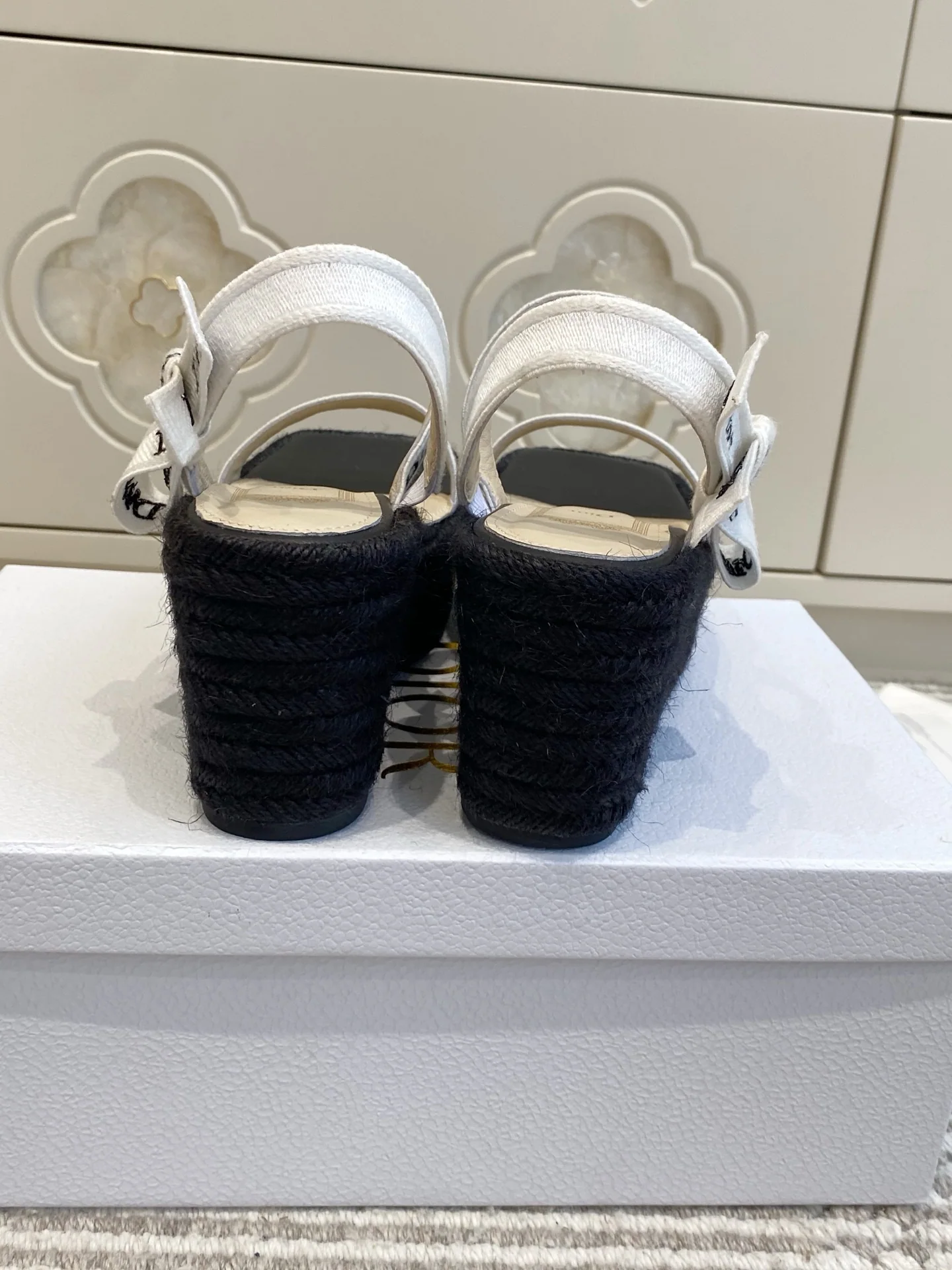 디올 더블 스트랩 웨지힐 샌들 상세 이미지 8