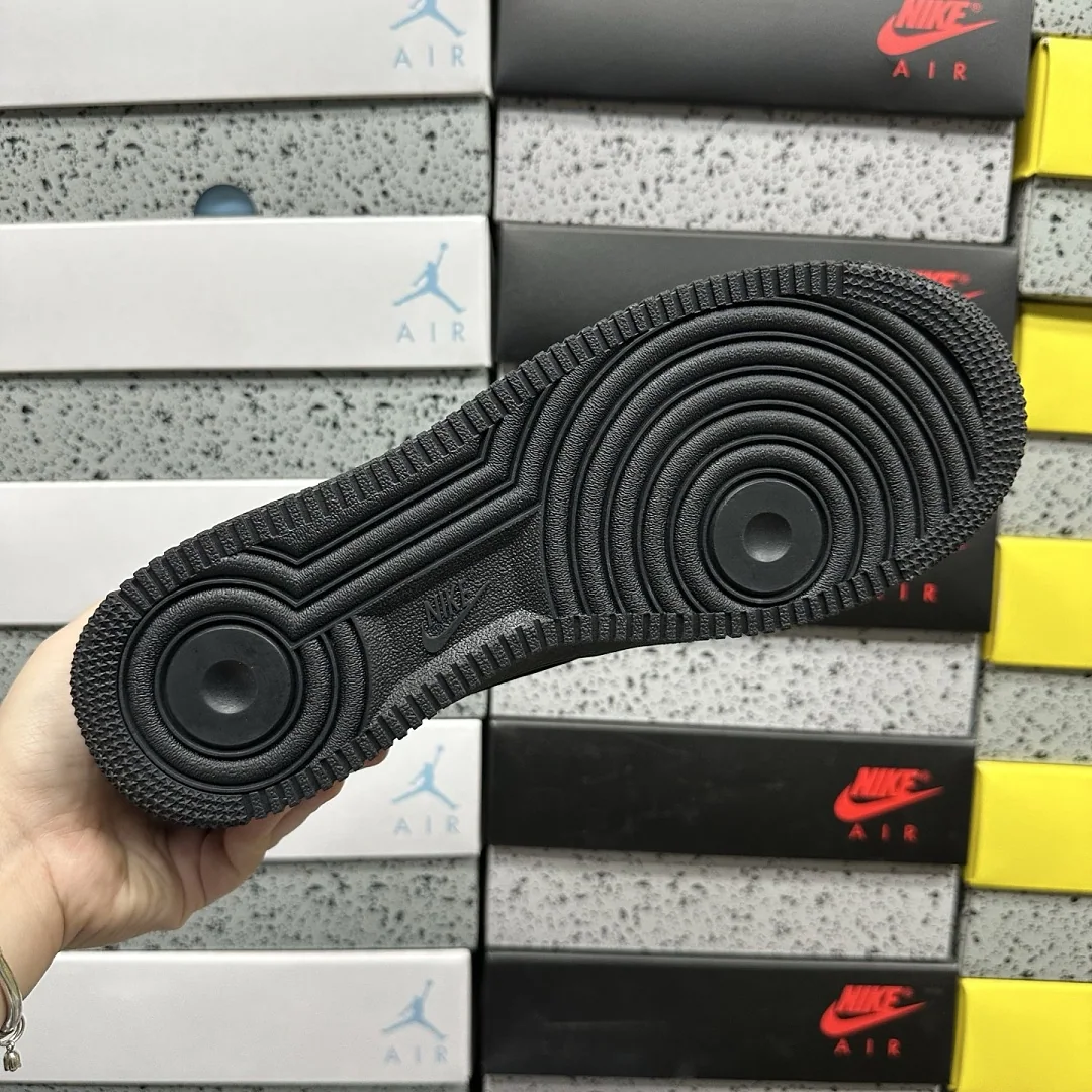 나이키 [XY/PB] 에어 포스 1 로우 IV2857-010 201754 Nike Air Force 1 Low '07 Premium Black 상세 이미지 10