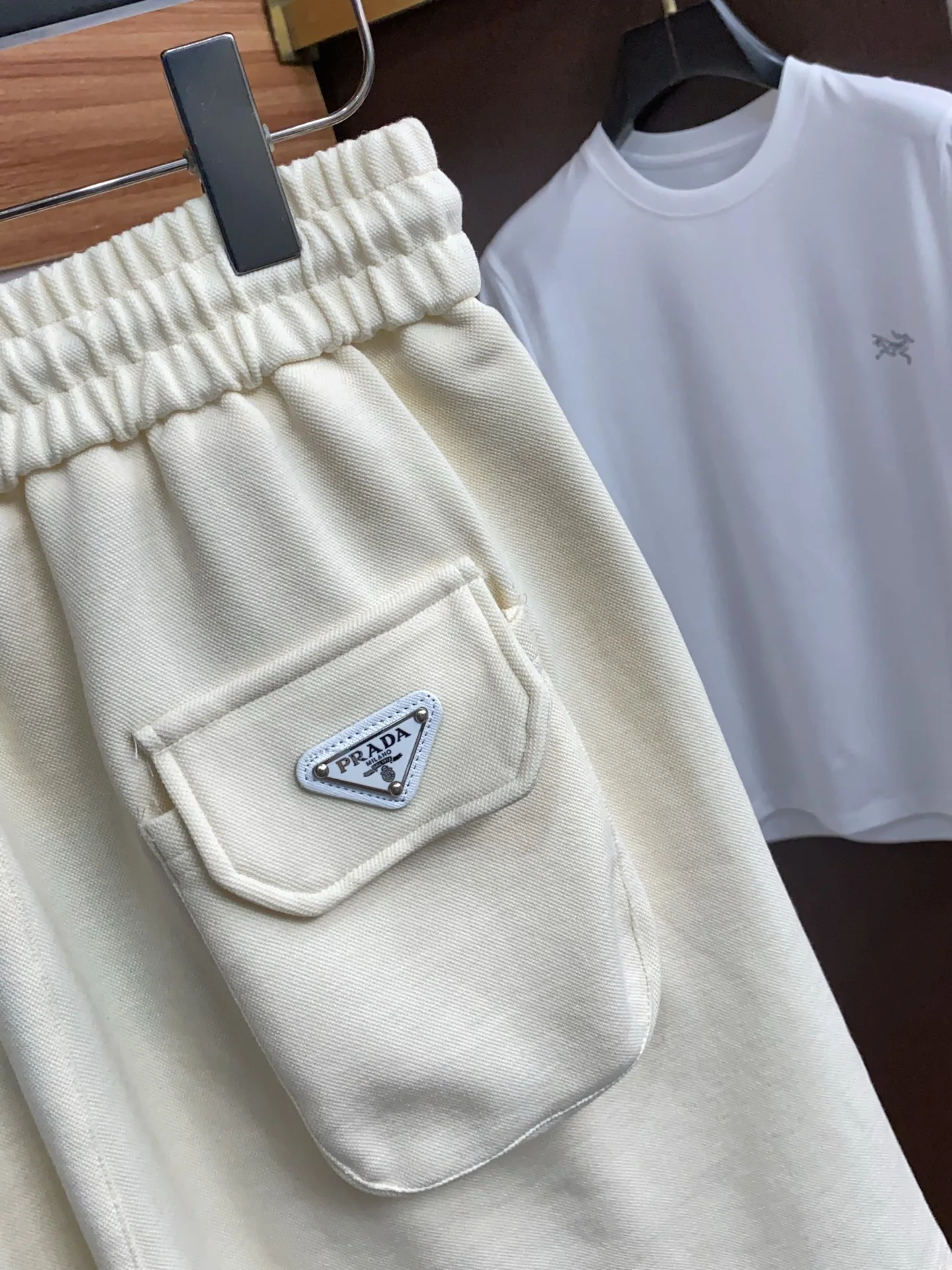 프라다 남성 반바지 SS 53025 Prada Shorts 상세 이미지 5