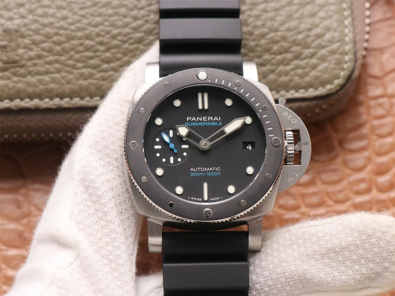 파네라이 PAM683 세라믹 시계 상세 이미지 1