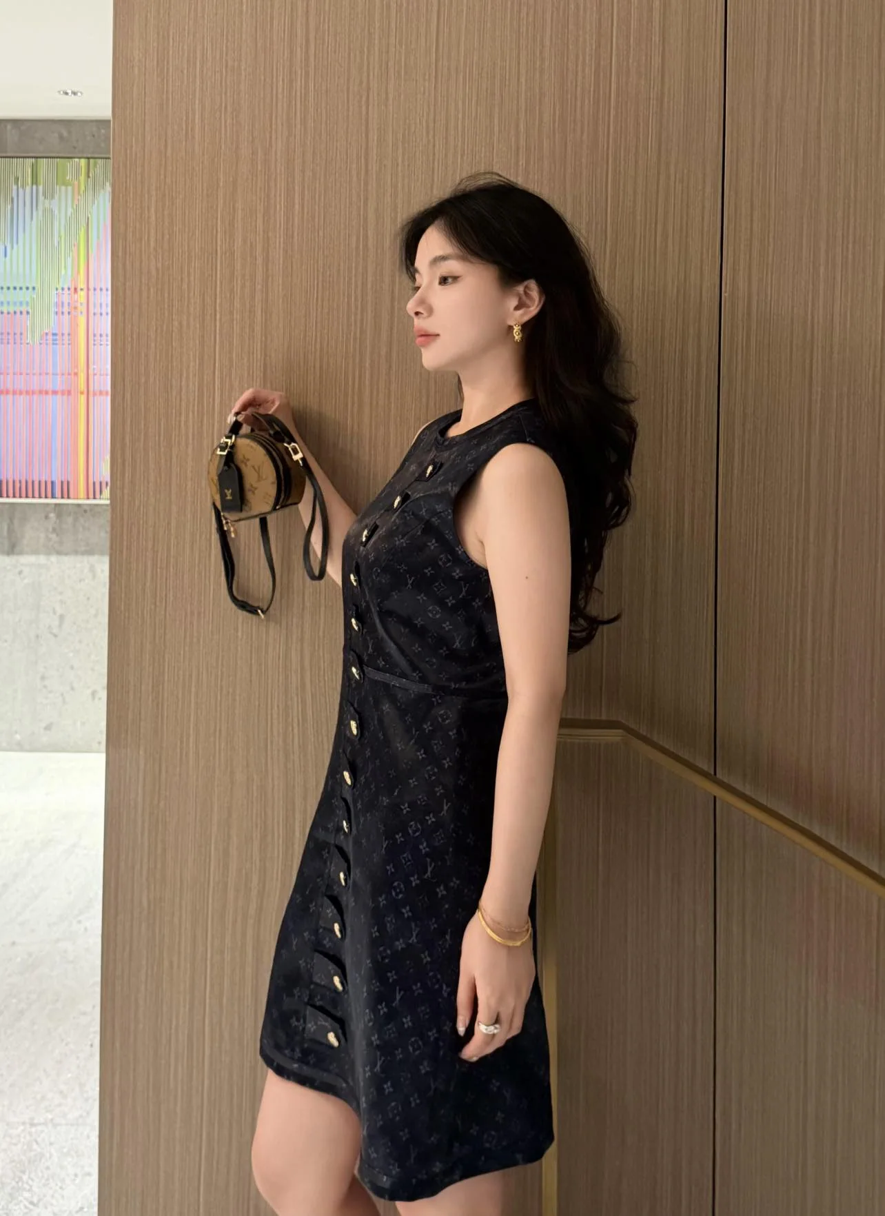루이비통 골드 로고 프린트 민소매 원피스 상세 이미지 5