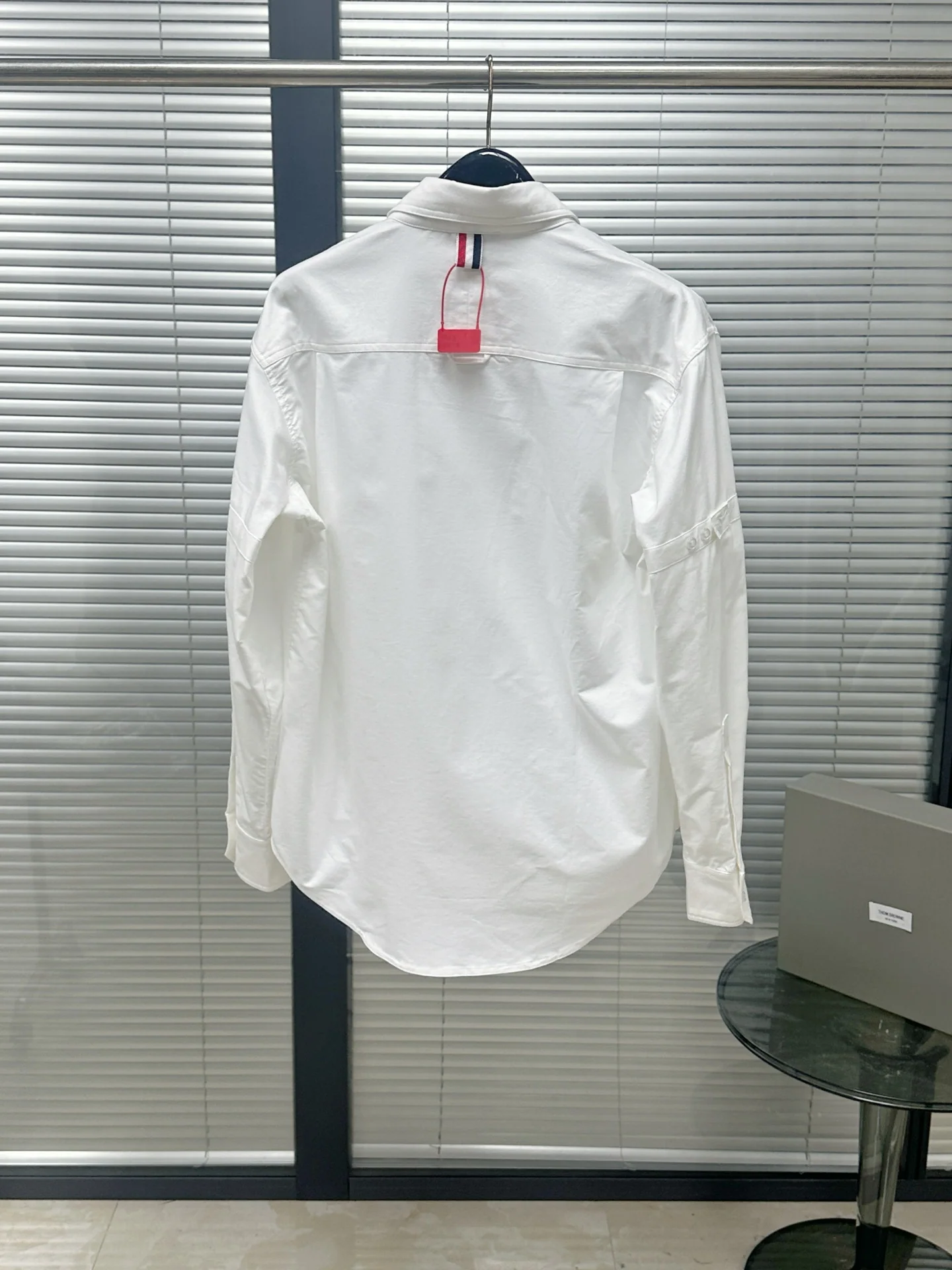 톰브라운 오버핏 무지 긴팔 셔츠 상세 이미지 3