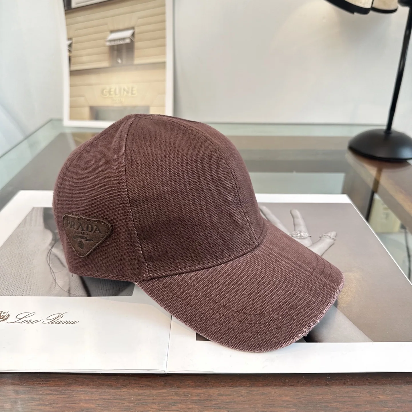 프라다 삼각 로고 야구모자 상세 이미지 3
