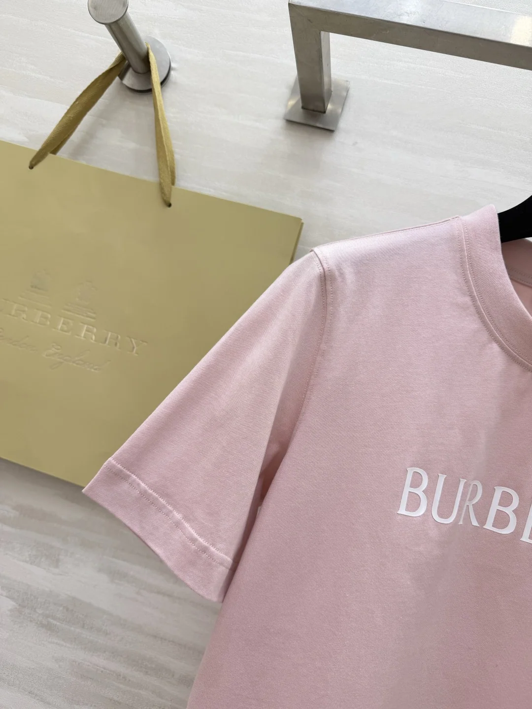 버버리 클래식 레터 여성 반팔 티셔츠 상세 이미지 6