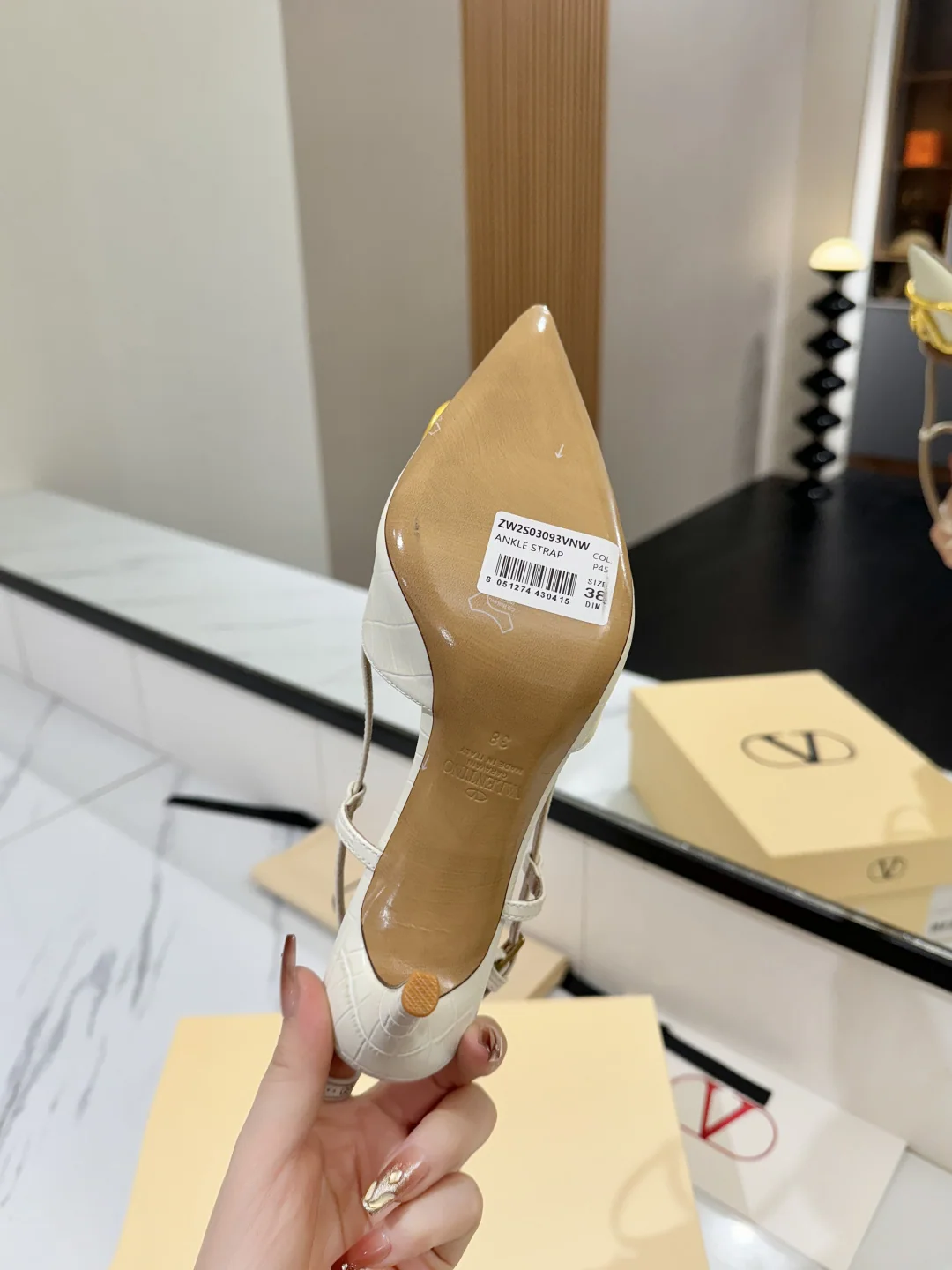 발렌티노 V로고 버클 하이힐 샌들 상세 이미지 9