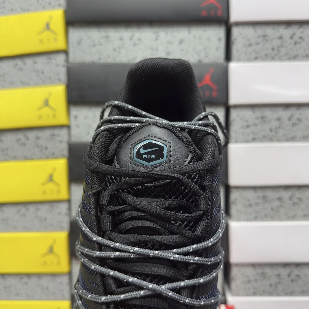 나이키 [BD] 에어 맥스 플러스 유틸리티 FZ2770-001 201913 Nike Air Max Plus Utility Black 상세 이미지 4