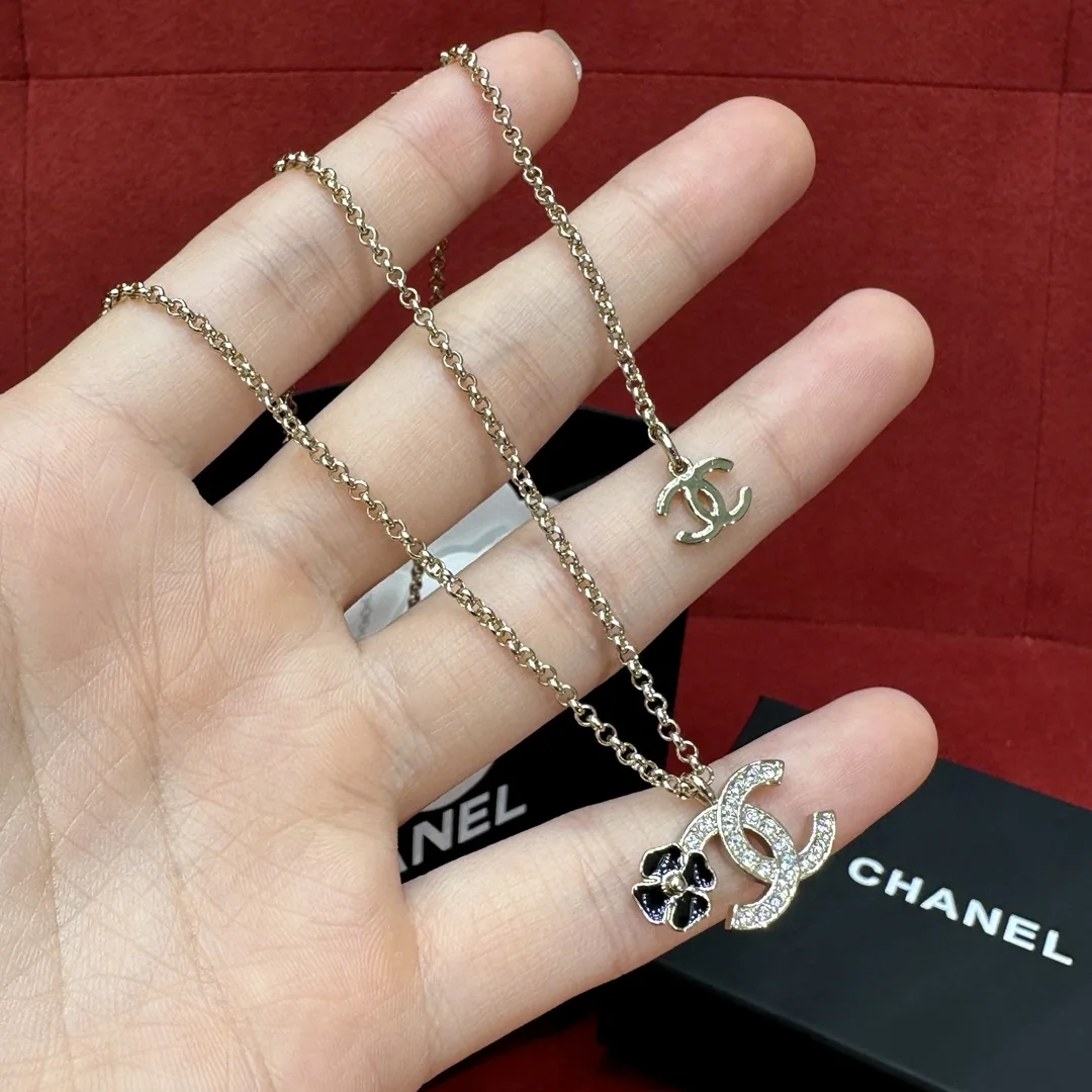 샤넬 더블 C 카멜리아 크리스탈 목걸이 178716