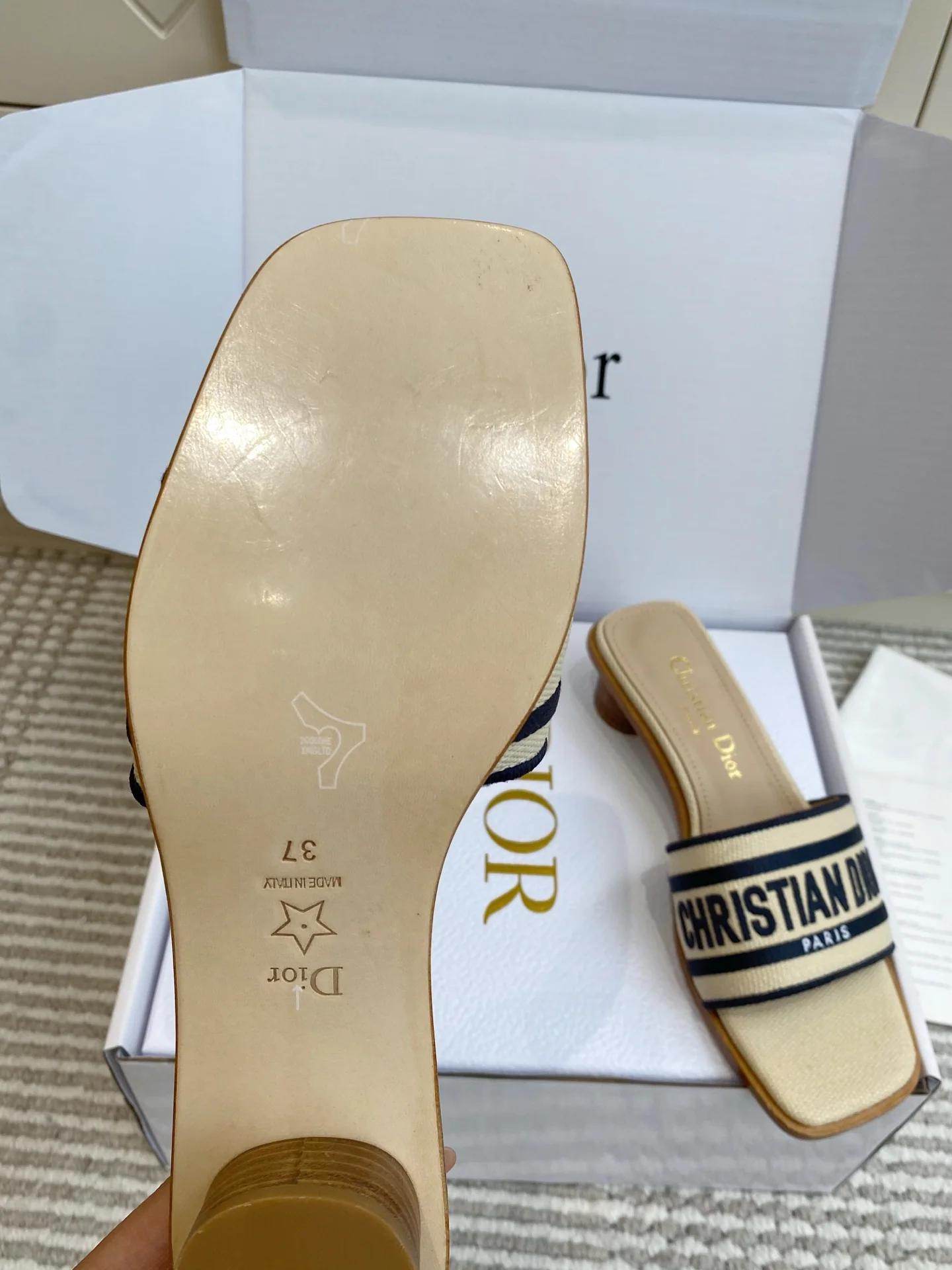 디올 신발 상세 이미지 9