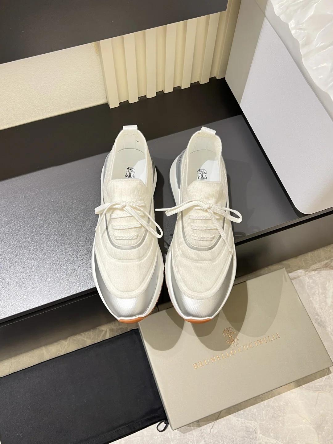 브루넬로쿠치넬리 스웨이드 스니커즈 149283