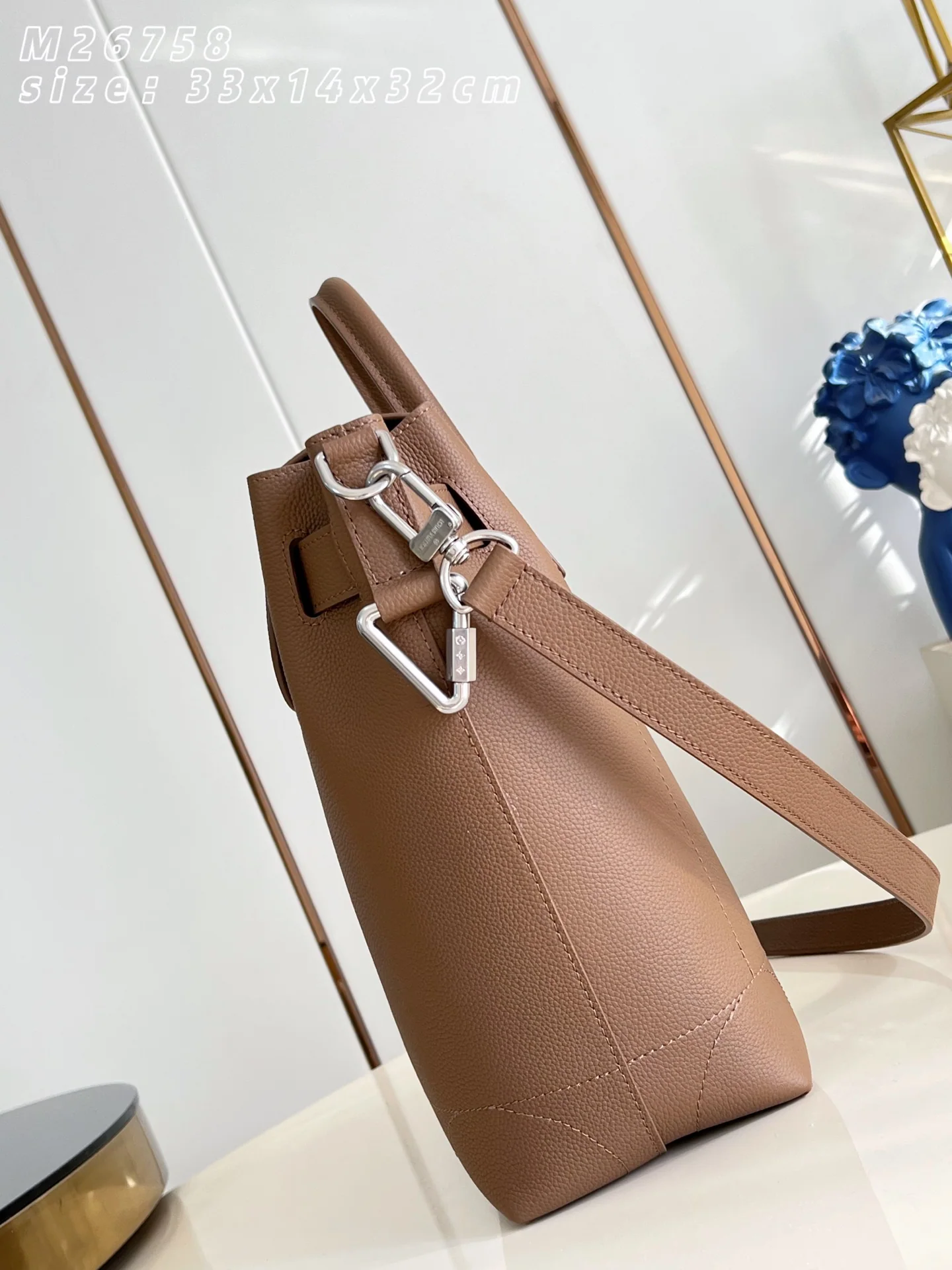 루이비통 M26758 브라운 핸드백 상세 이미지 9